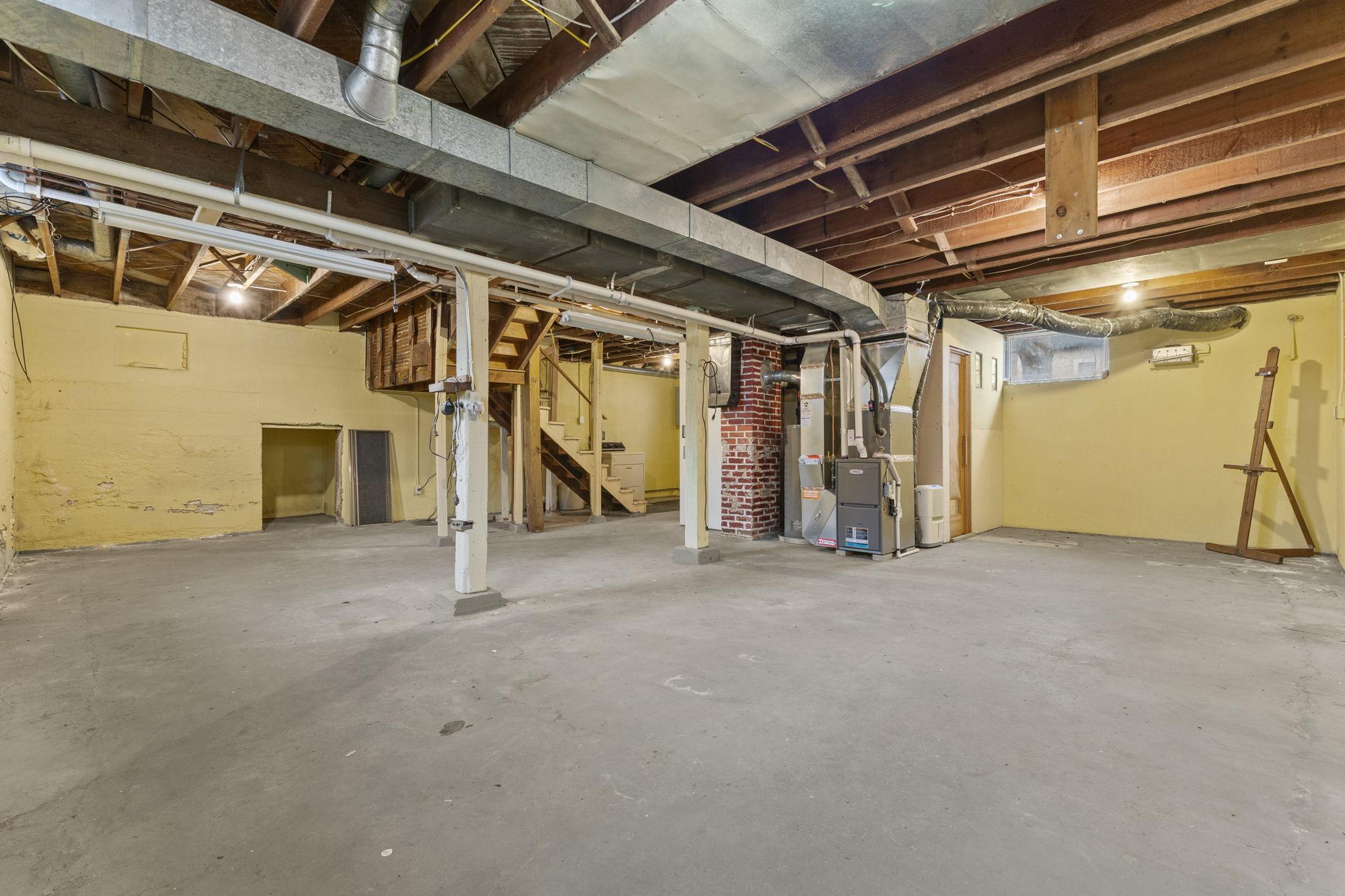 202 Lake Boulevard S