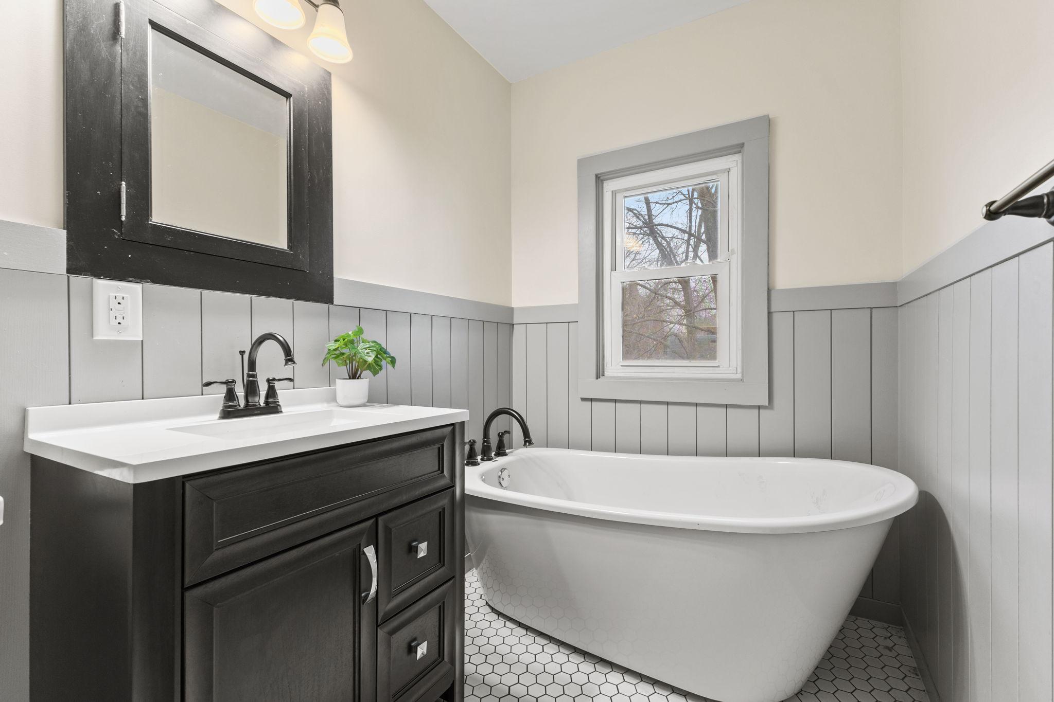 202 Lake Boulevard S