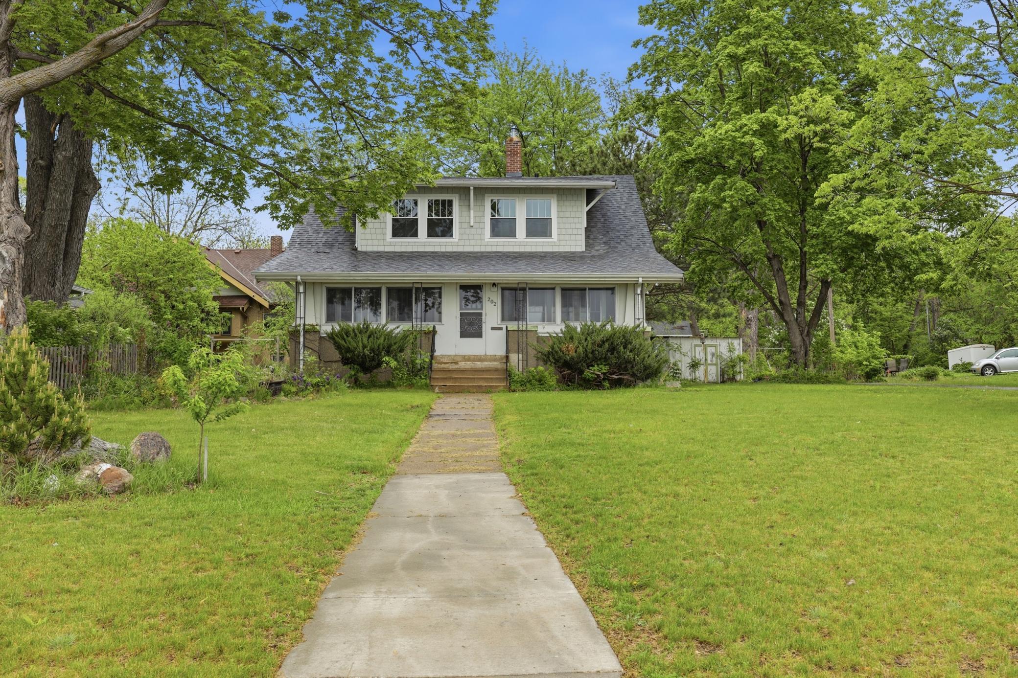 202 Lake Boulevard S