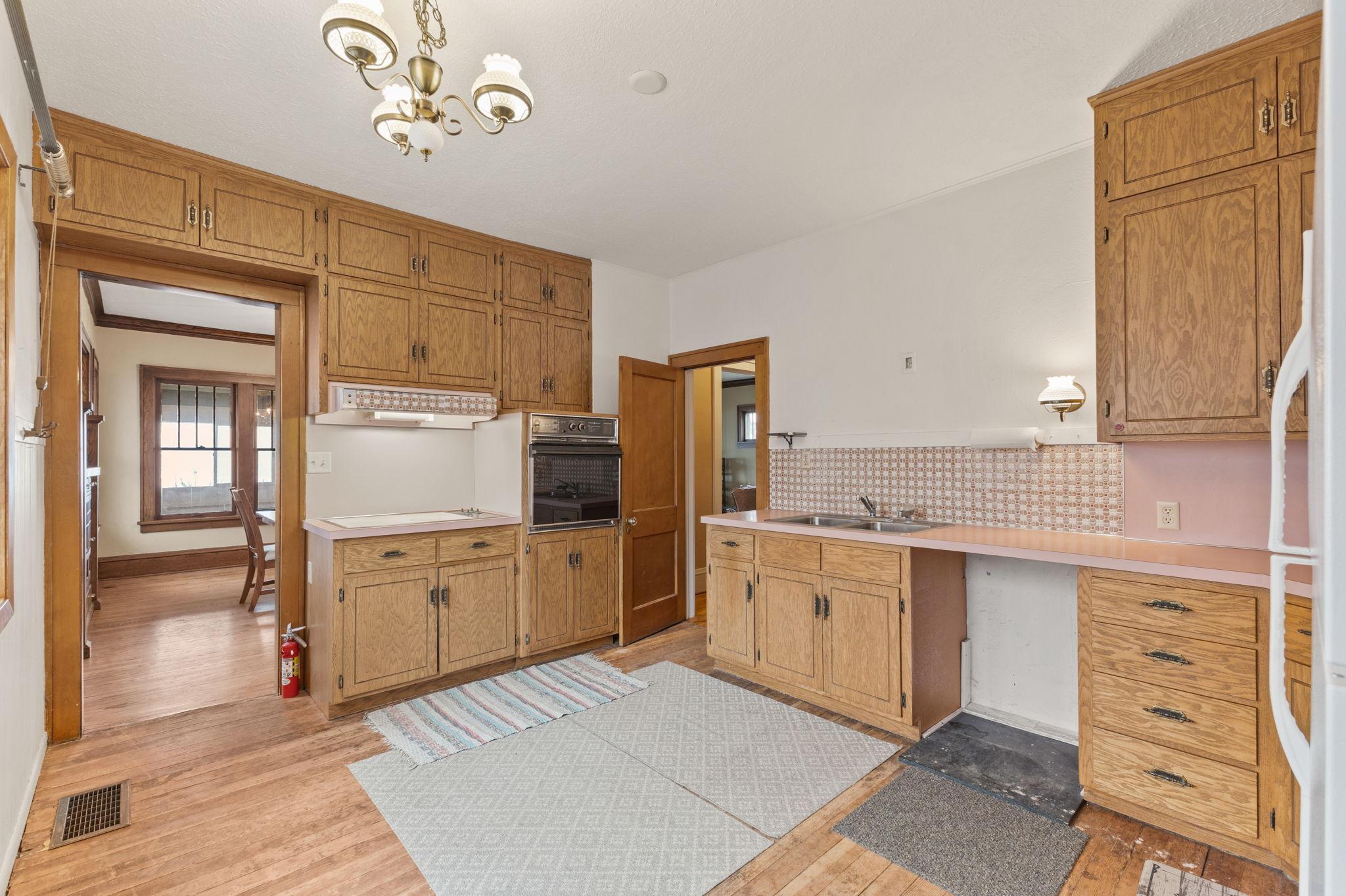 202 Lake Boulevard S