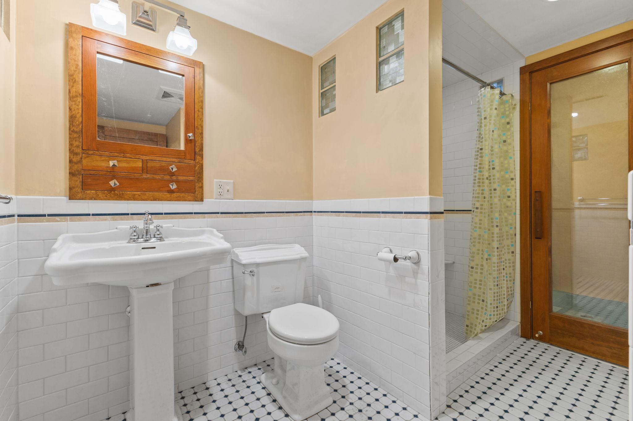 202 Lake Boulevard S