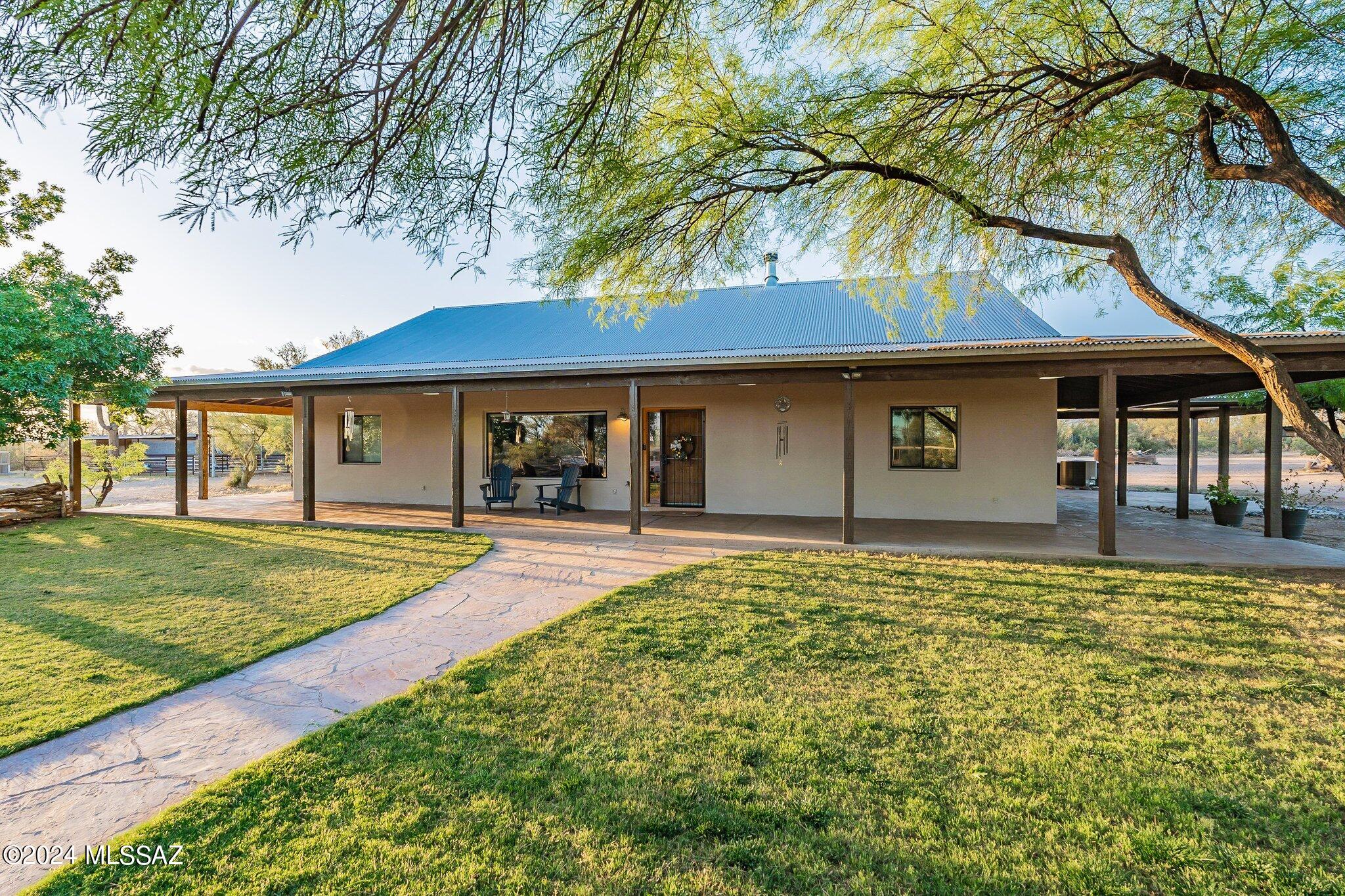 32400 E Grand Valley Drive