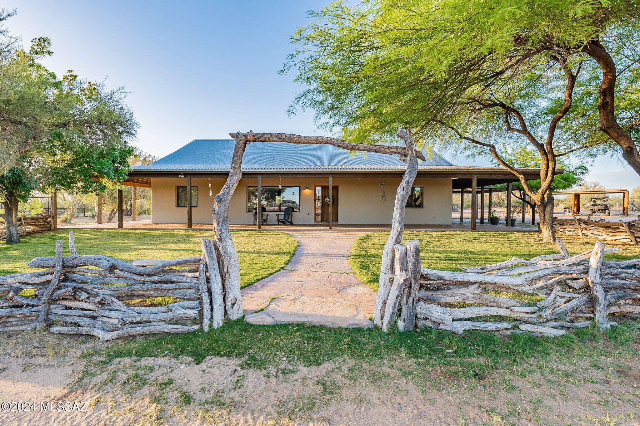 32400 E Grand Valley Drive