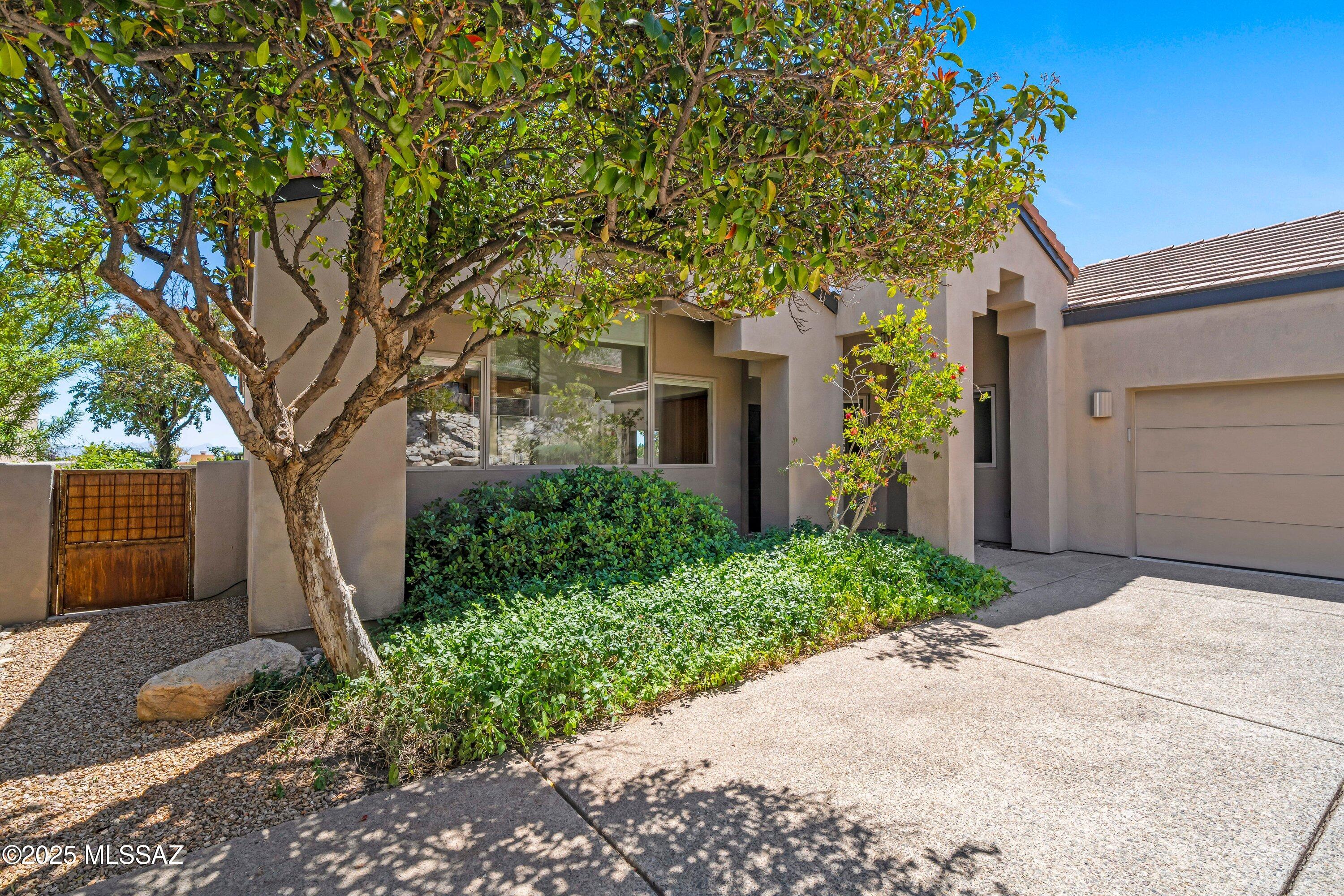 5610 E Paseo Lomas