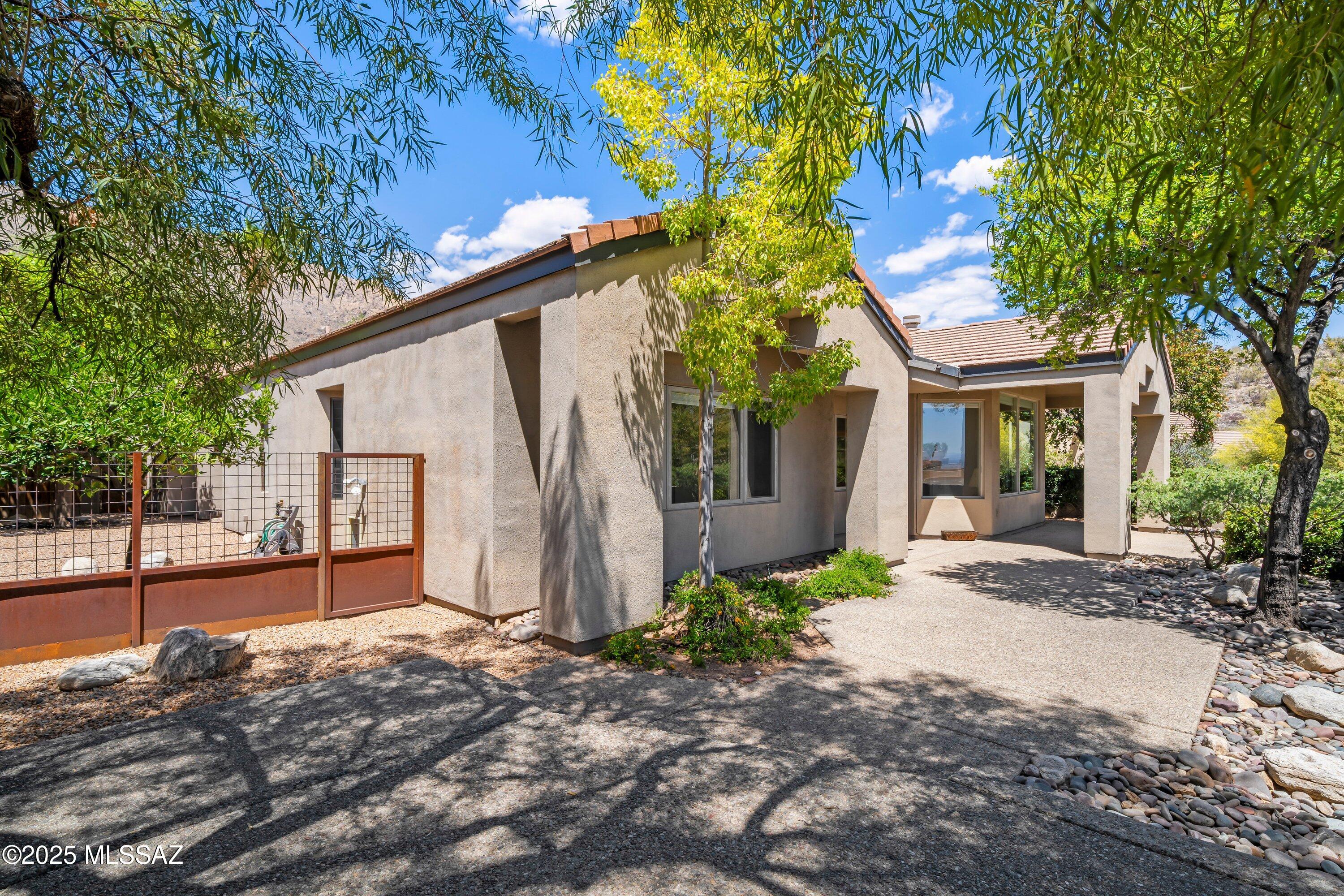 5610 E Paseo Lomas