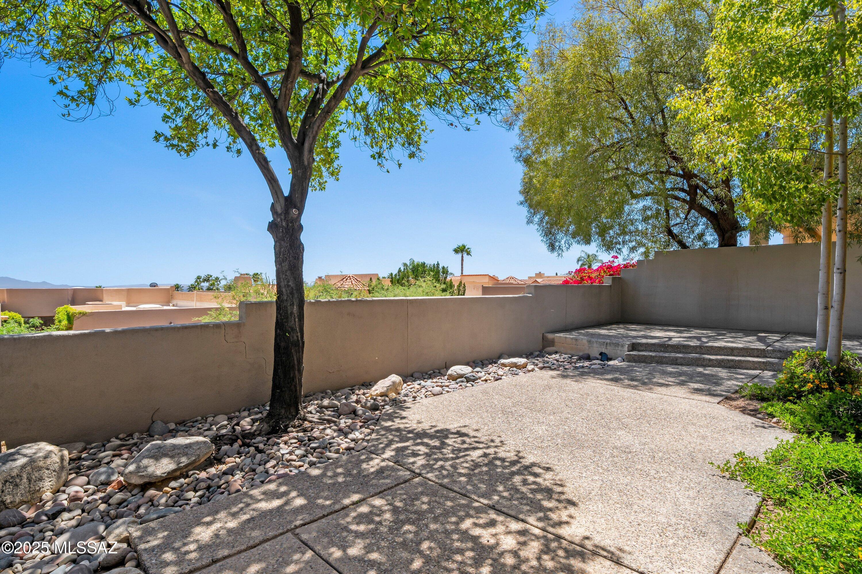 5610 E Paseo Lomas