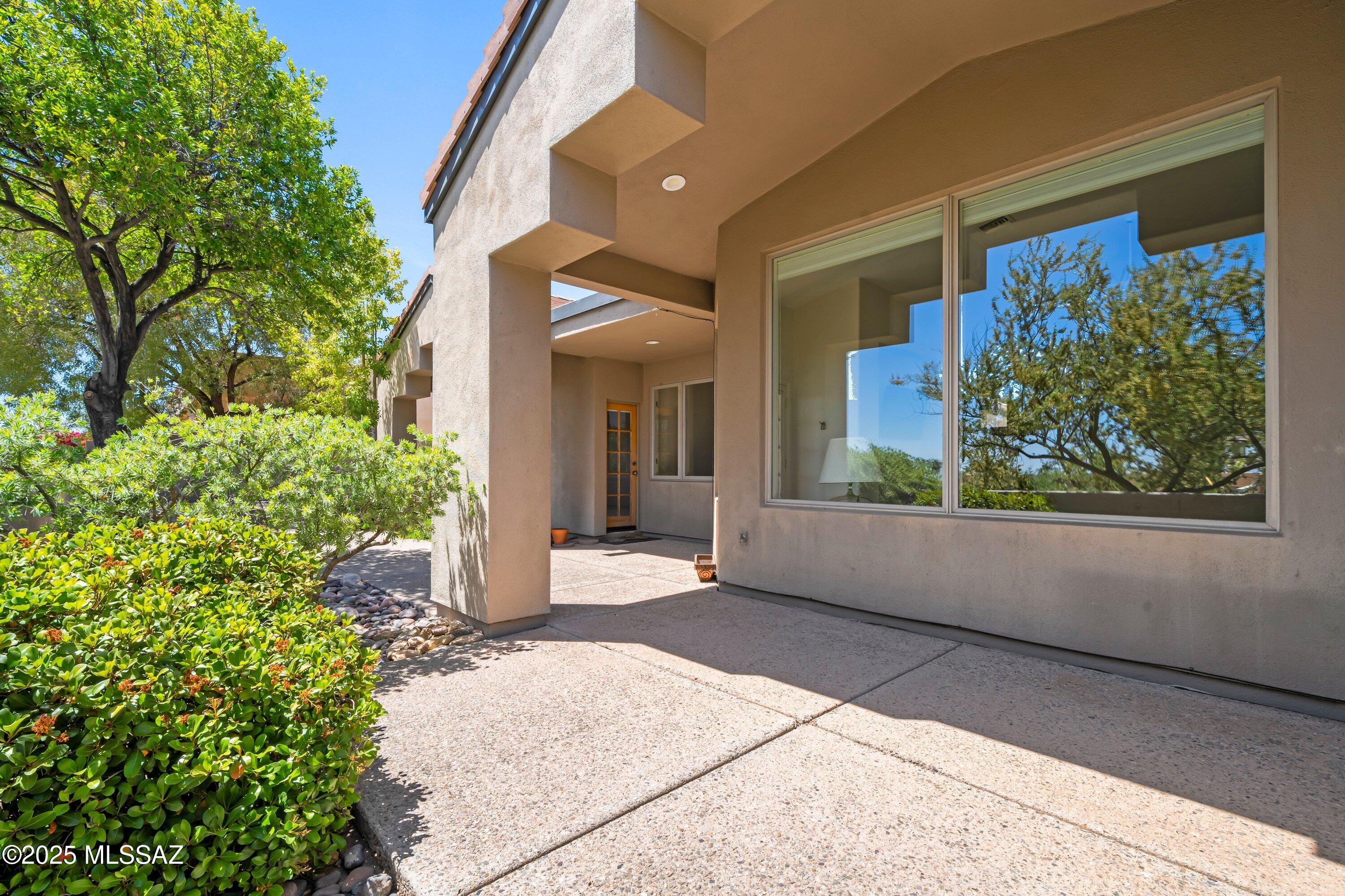 5610 E Paseo Lomas