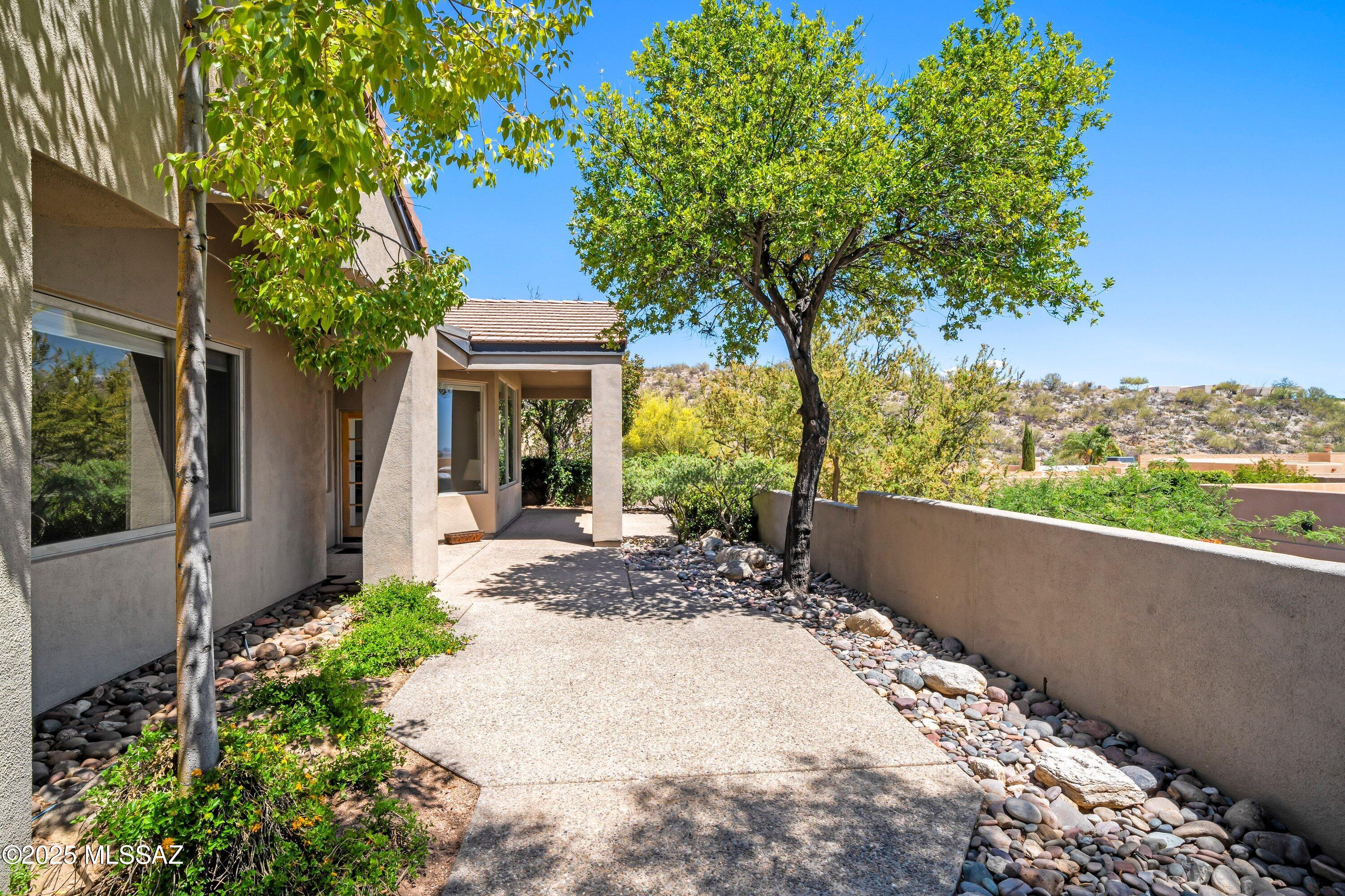 5610 E Paseo Lomas