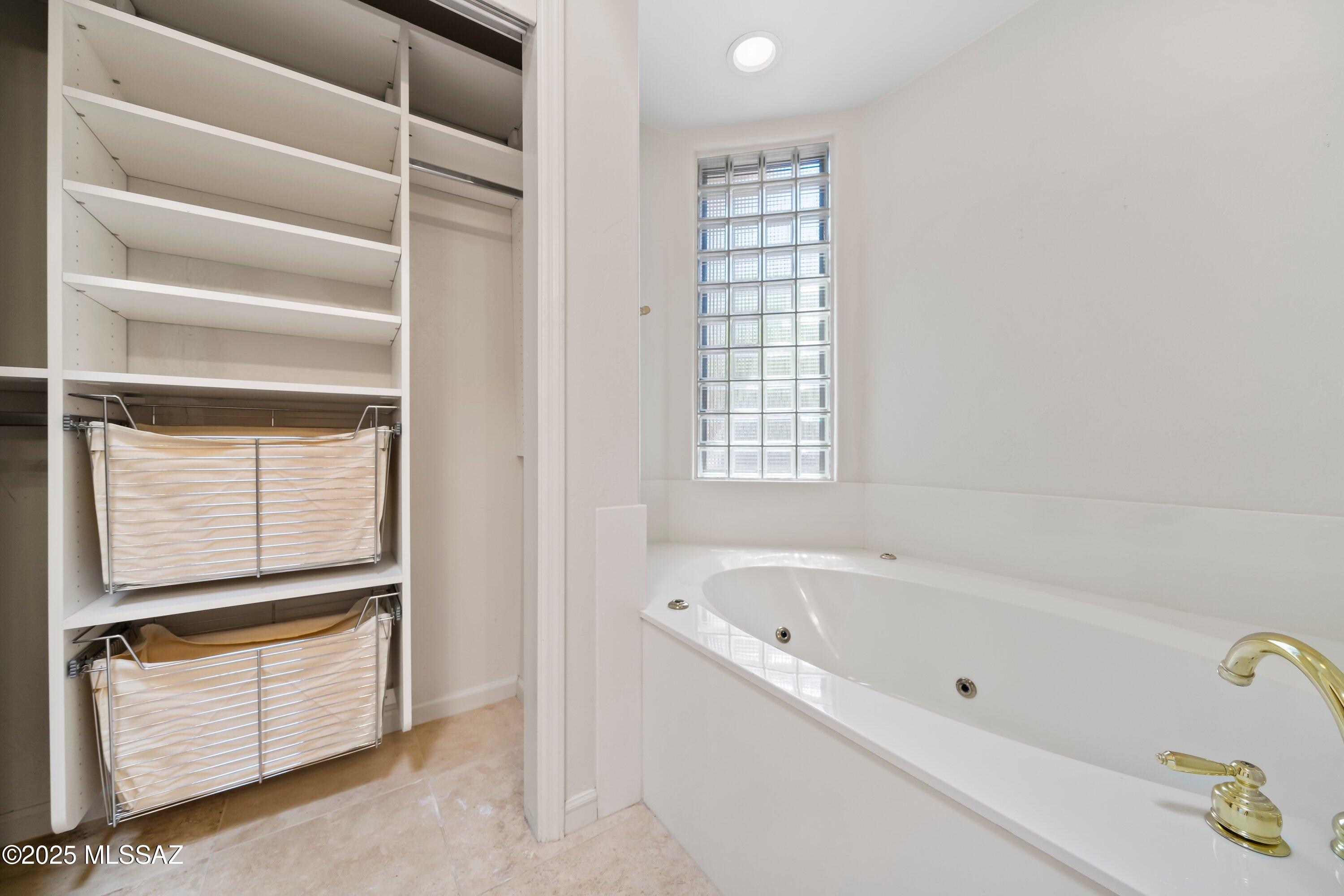 5610 E Paseo Lomas
