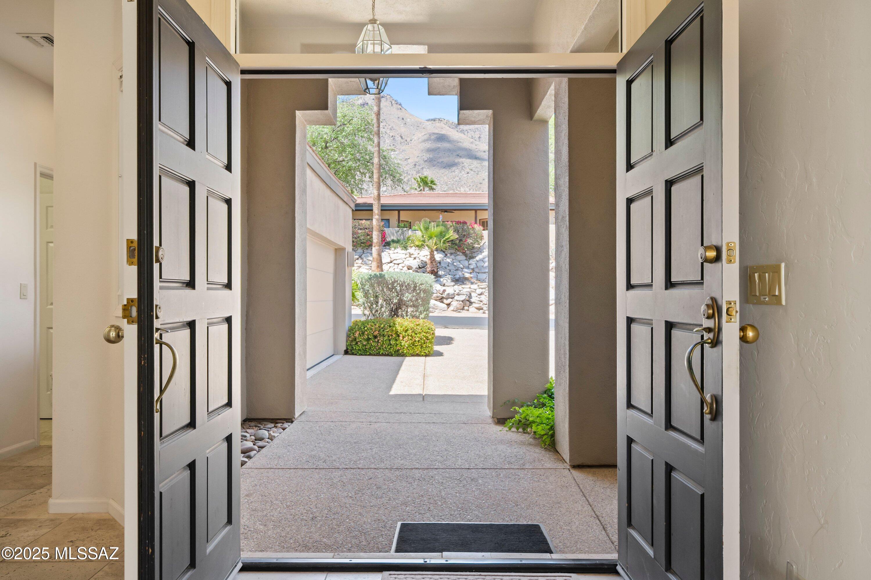 5610 E Paseo Lomas