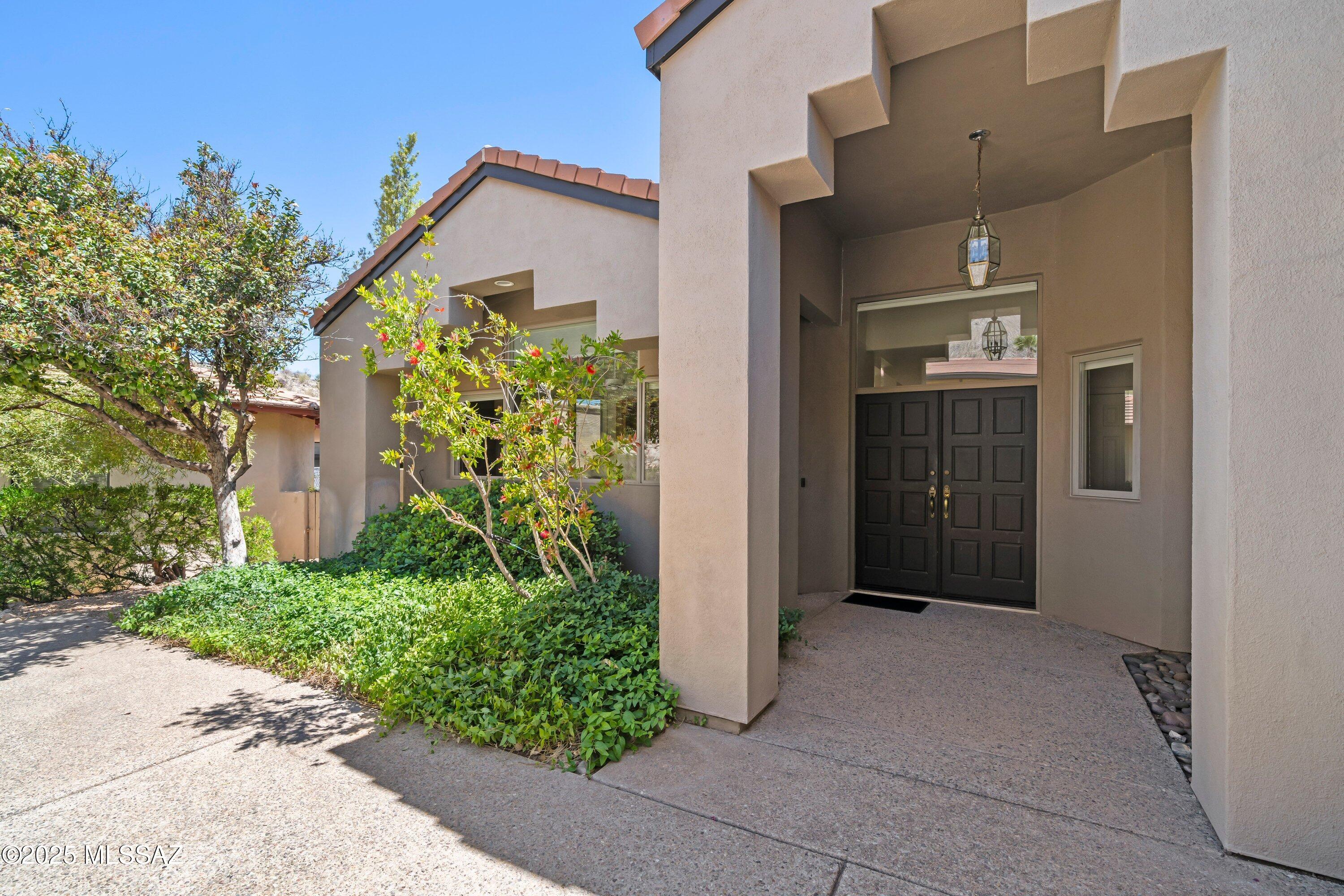 5610 E Paseo Lomas