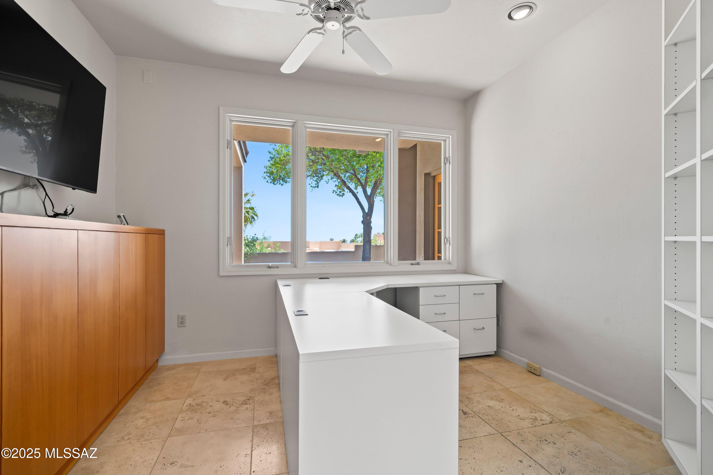 5610 E Paseo Lomas
