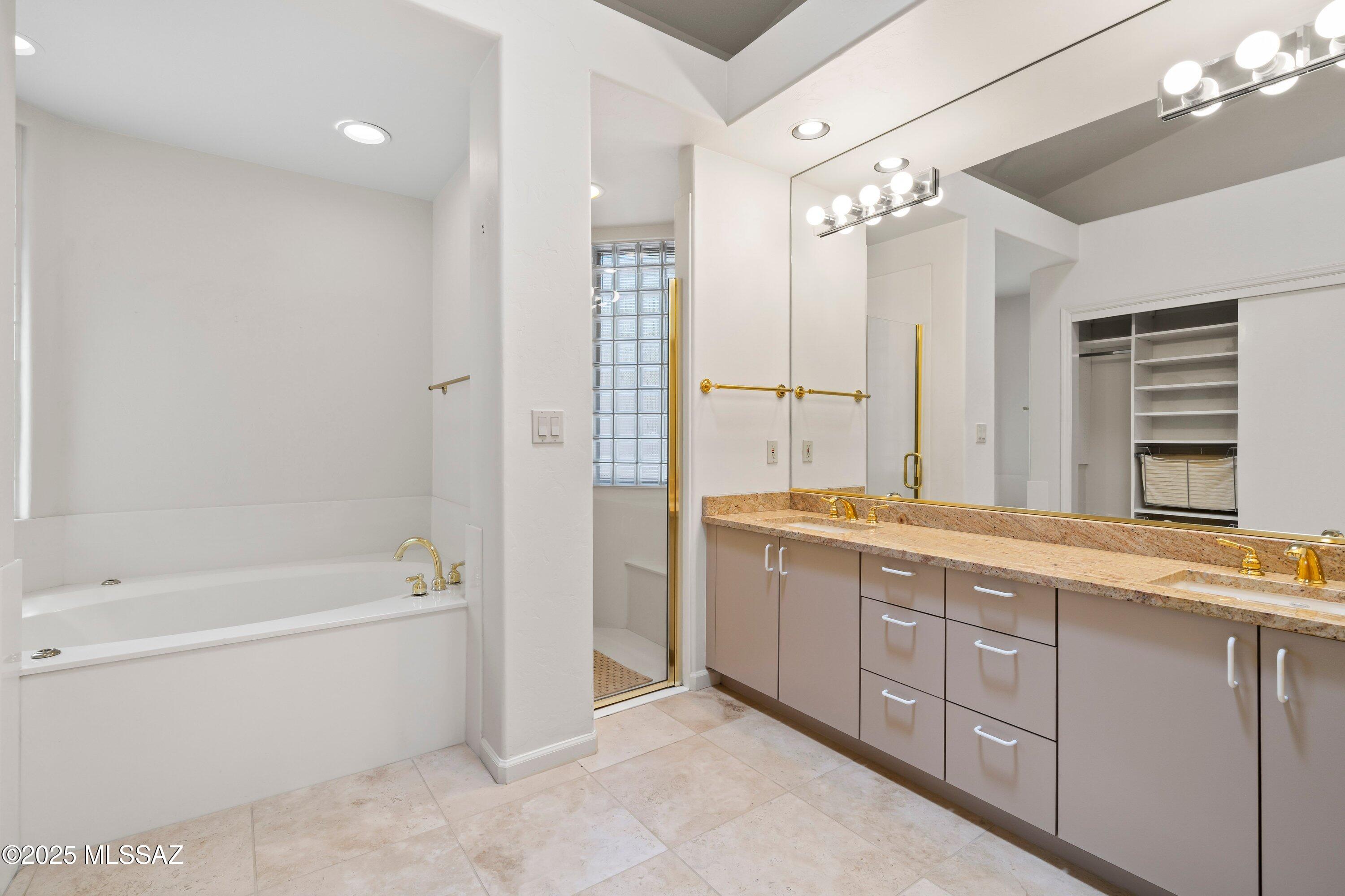 5610 E Paseo Lomas