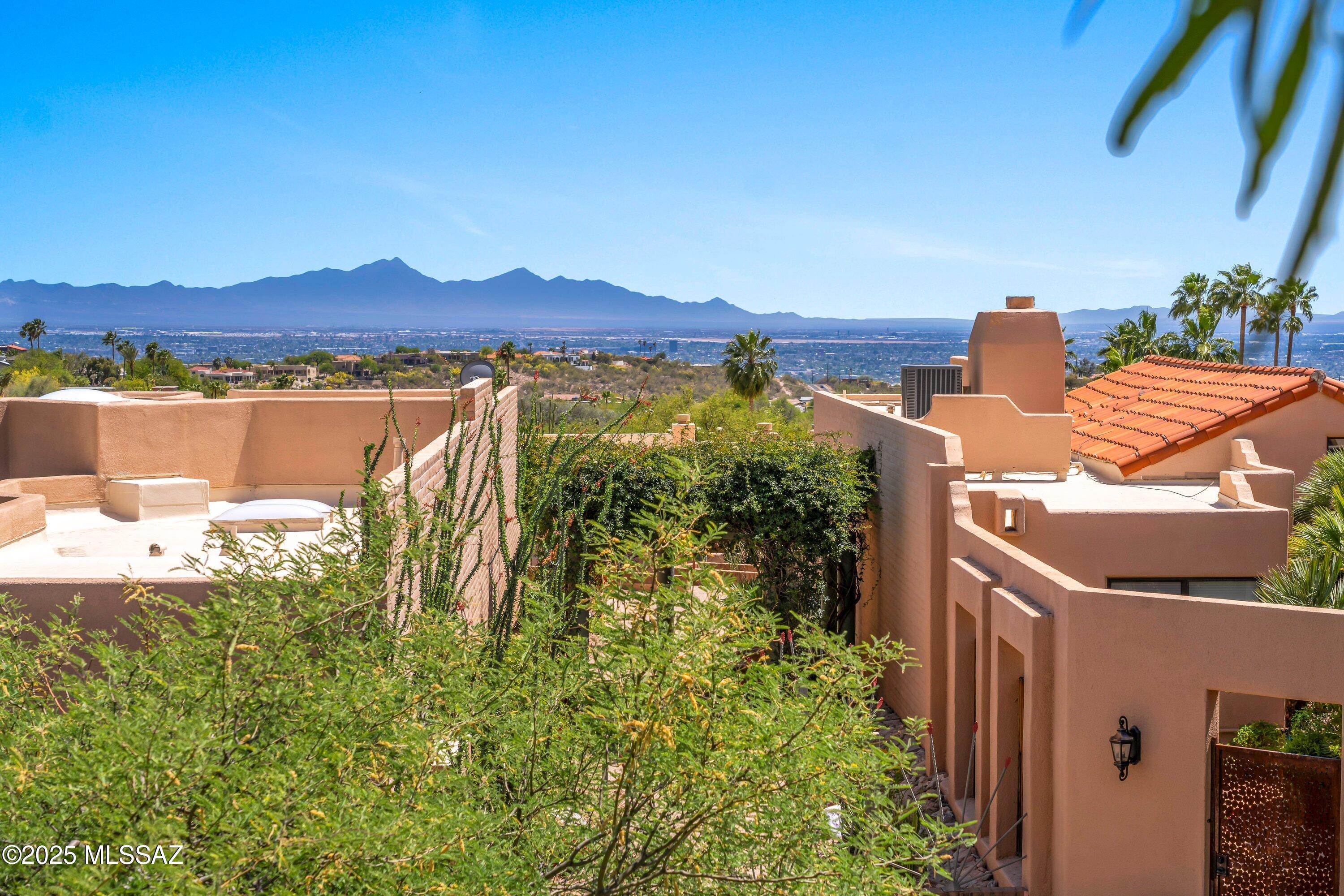 5610 E Paseo Lomas