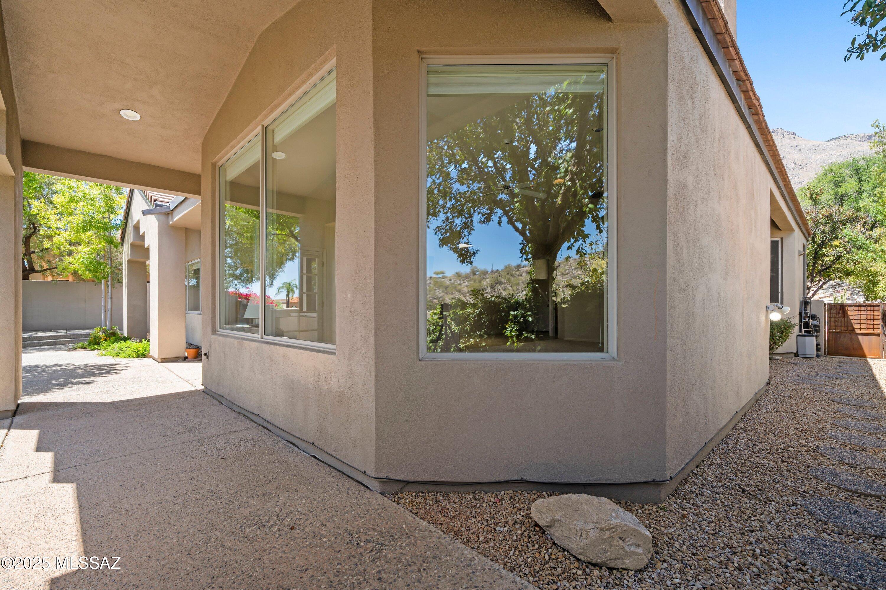 5610 E Paseo Lomas