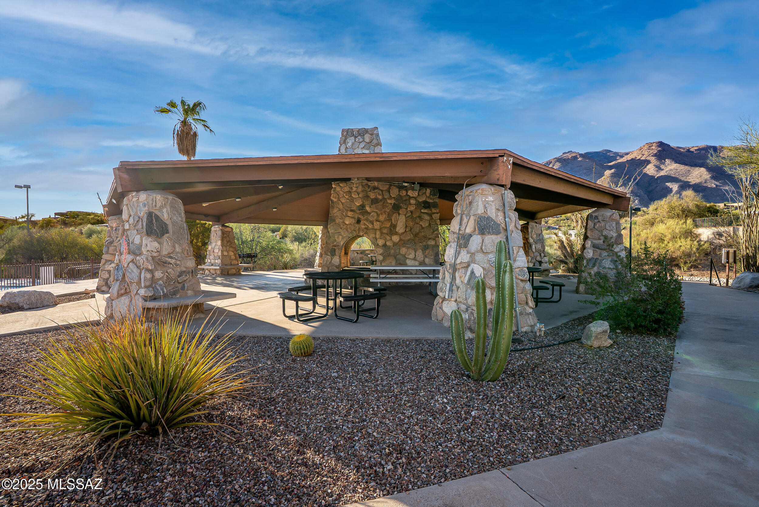 6015 N Camino De Santa Valera