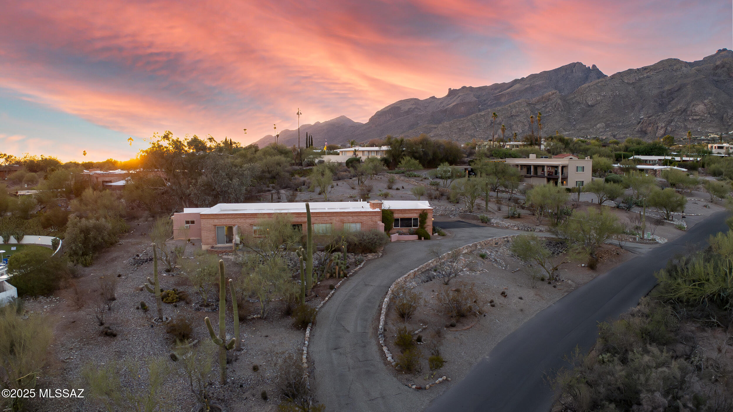 6015 N Camino De Santa Valera