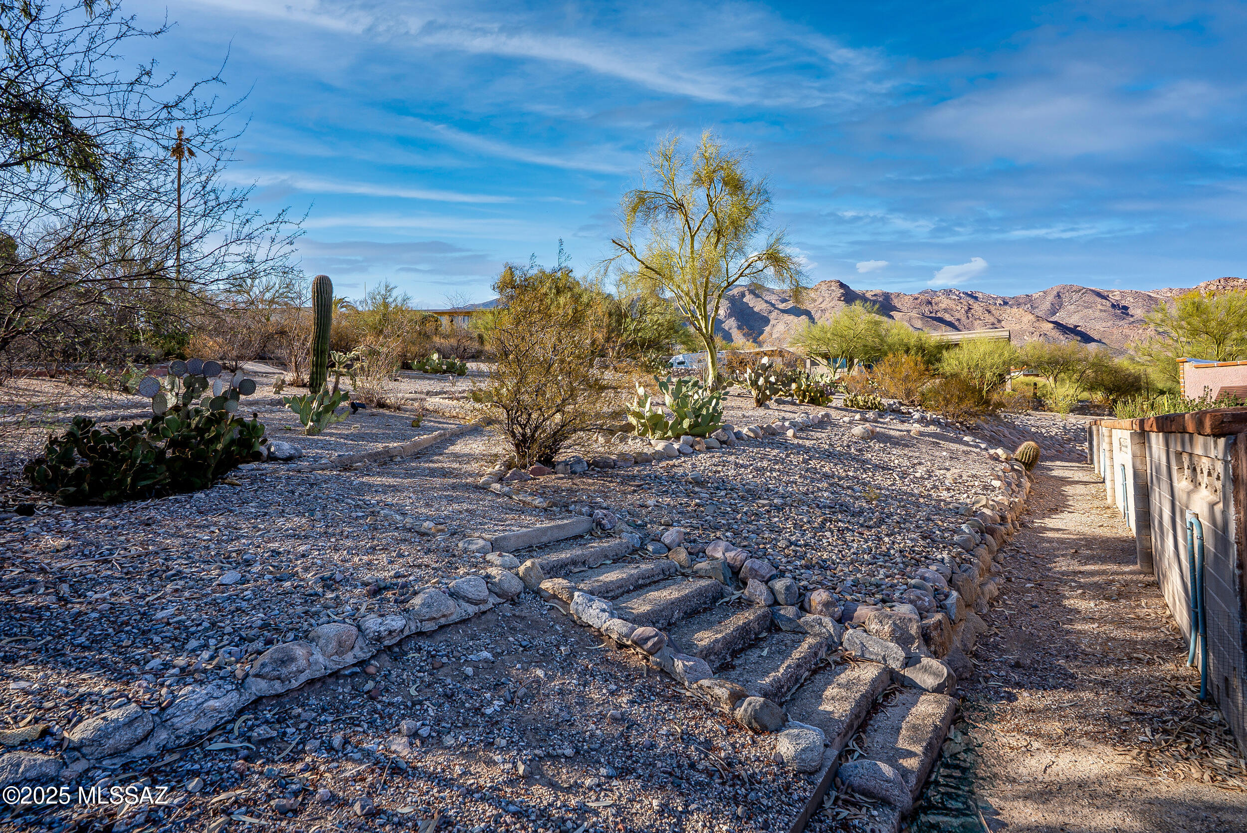 6015 N Camino De Santa Valera