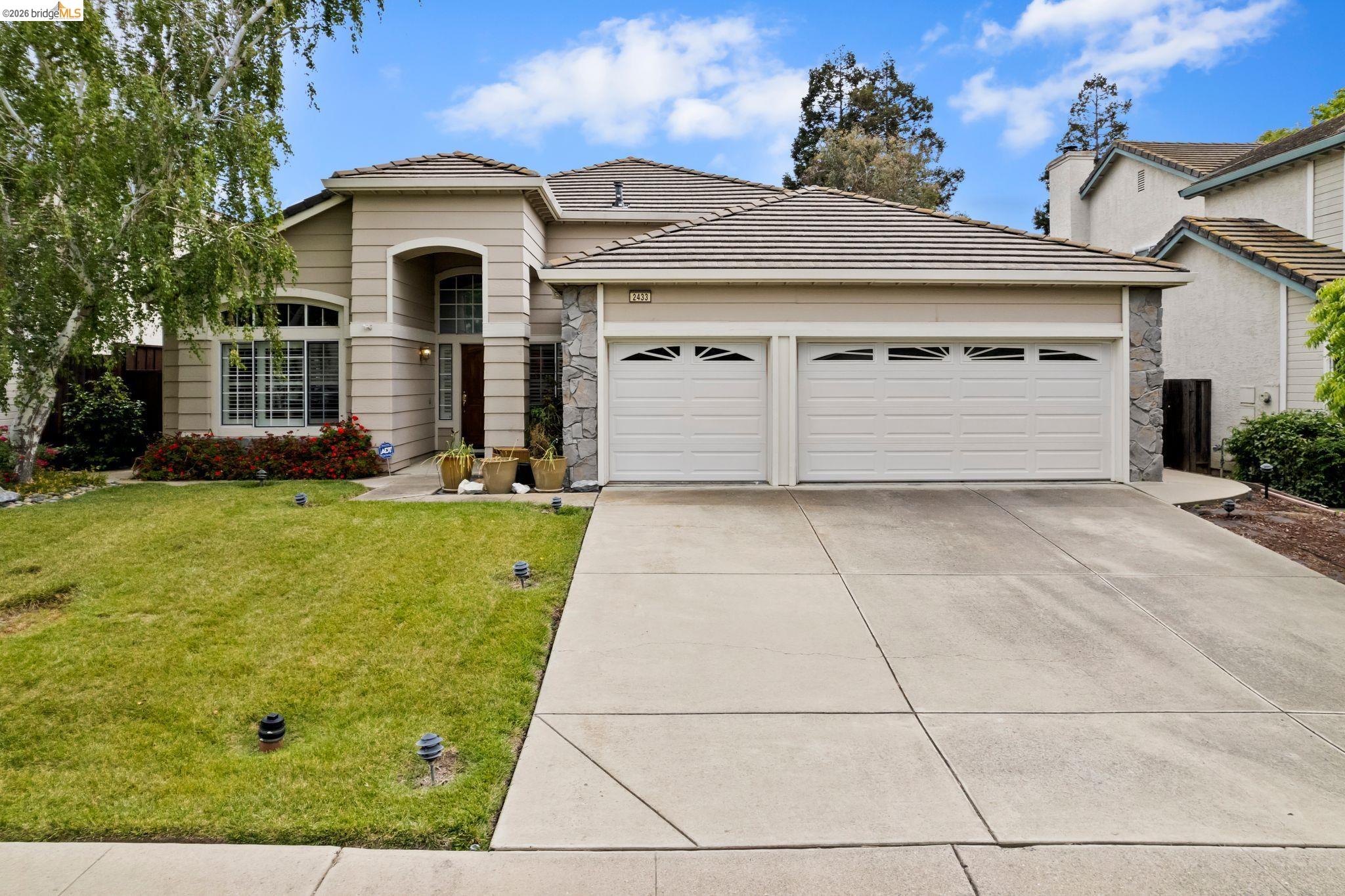 2433 Mimosa Way