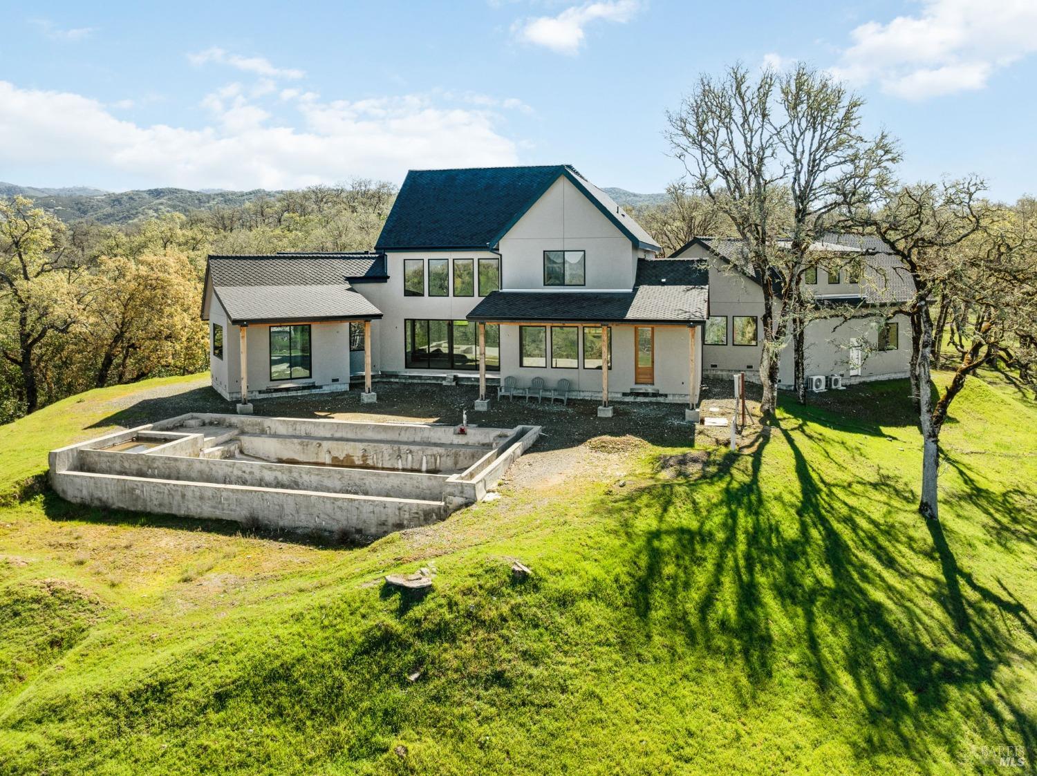 3215 Deerwood Dr