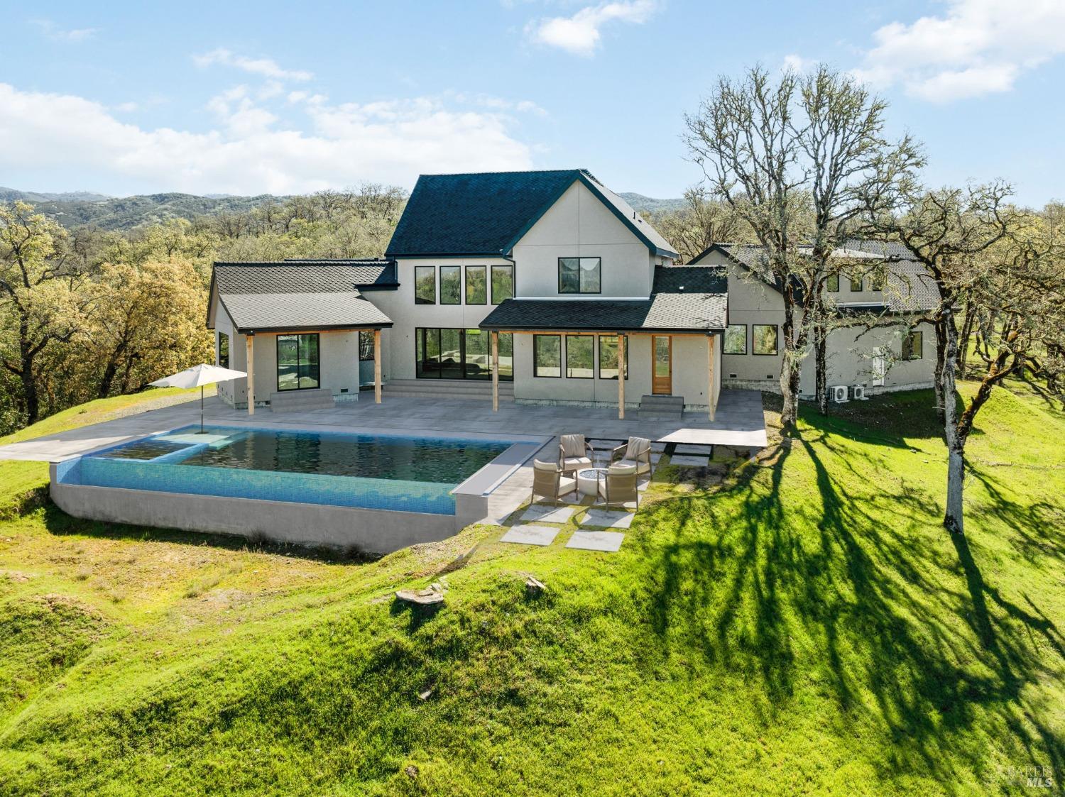 3215 Deerwood Dr