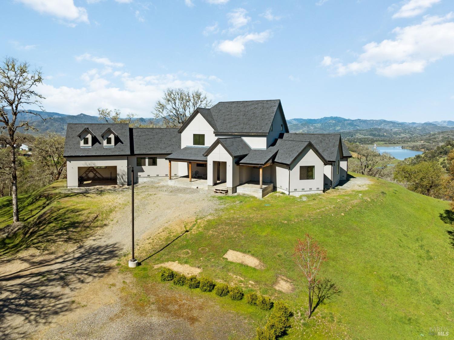 3215 Deerwood Dr