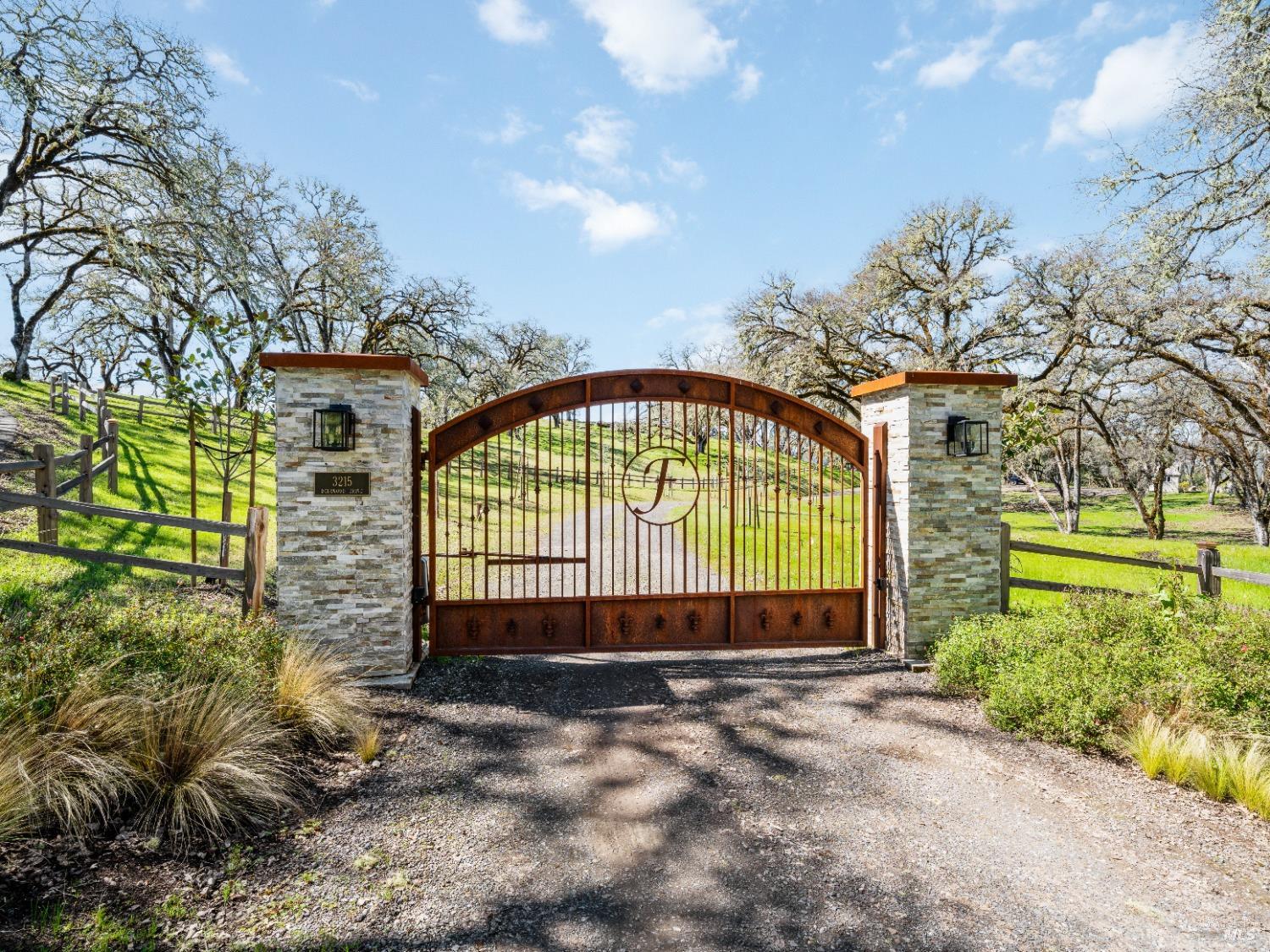 3215 Deerwood Dr