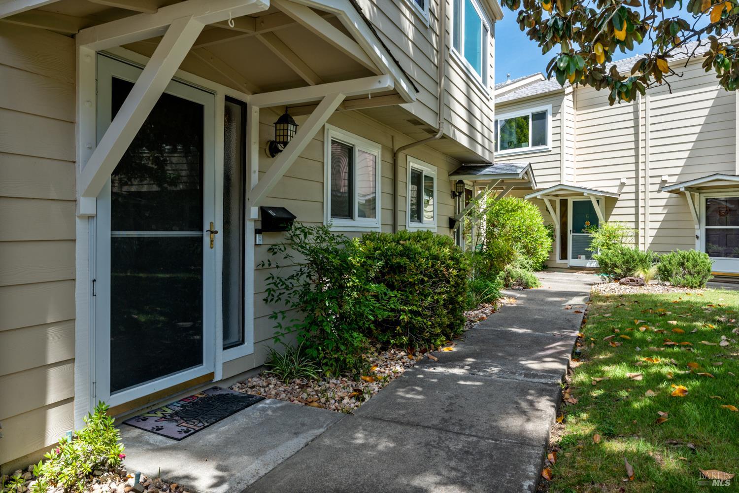 280 San Jacinta Dr #J