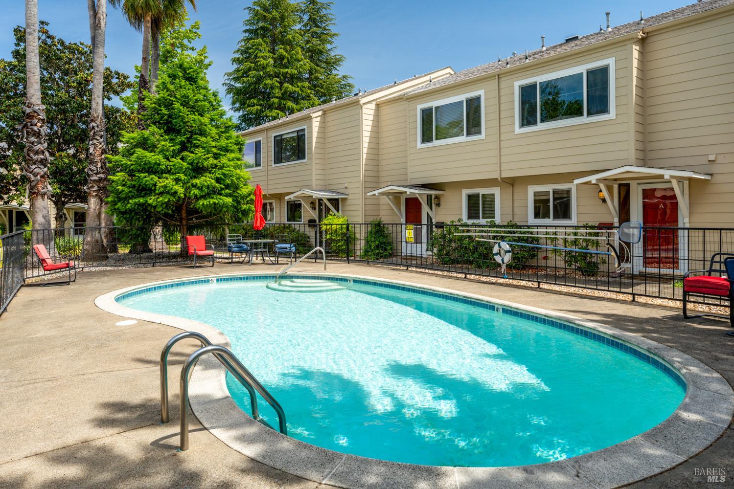 280 San Jacinta Dr #J