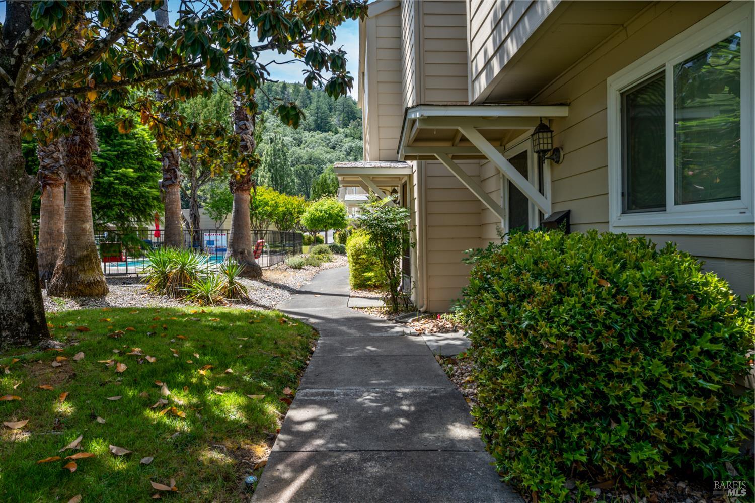 280 San Jacinta Dr #J