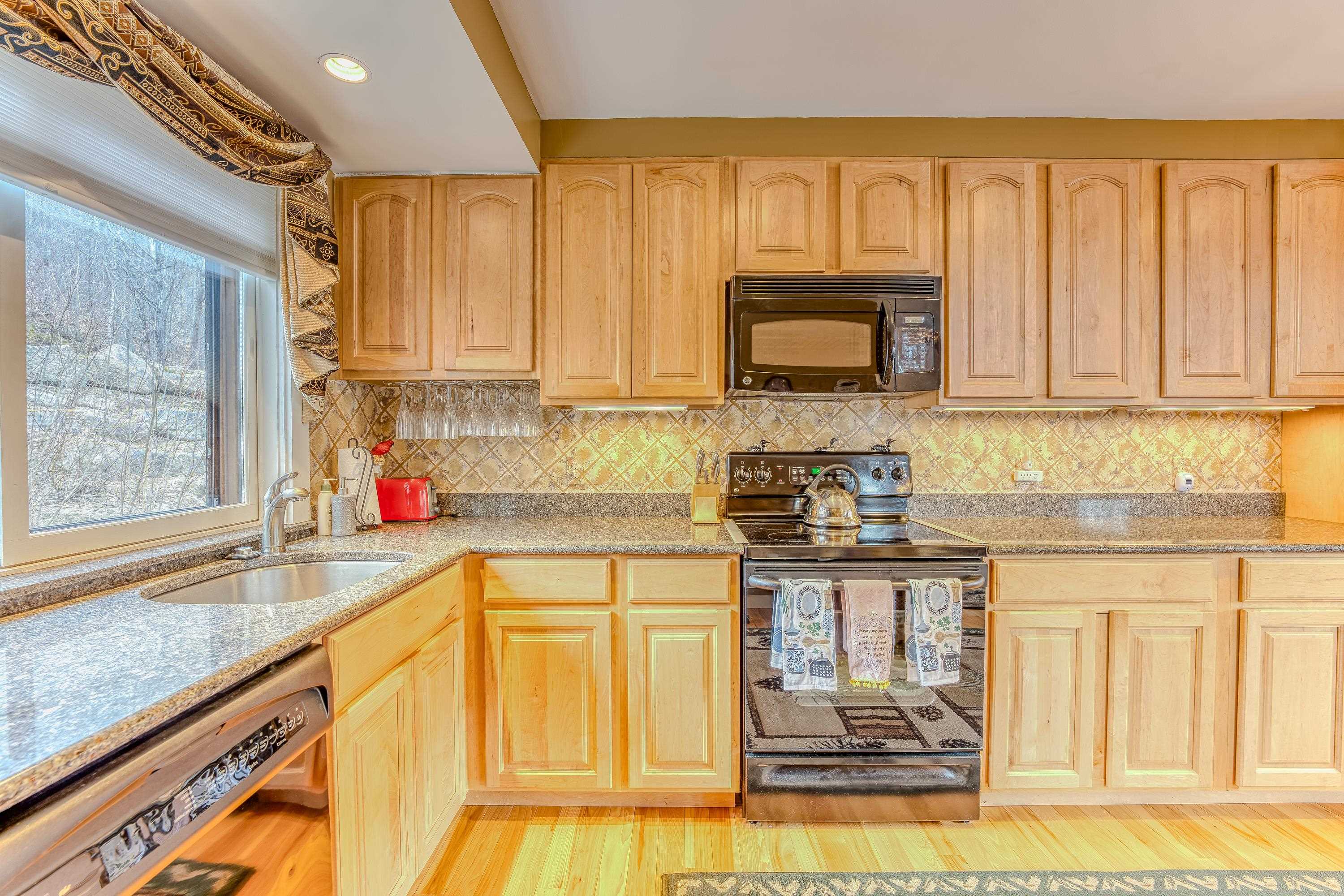 34 Ravine Lane Unit: 3