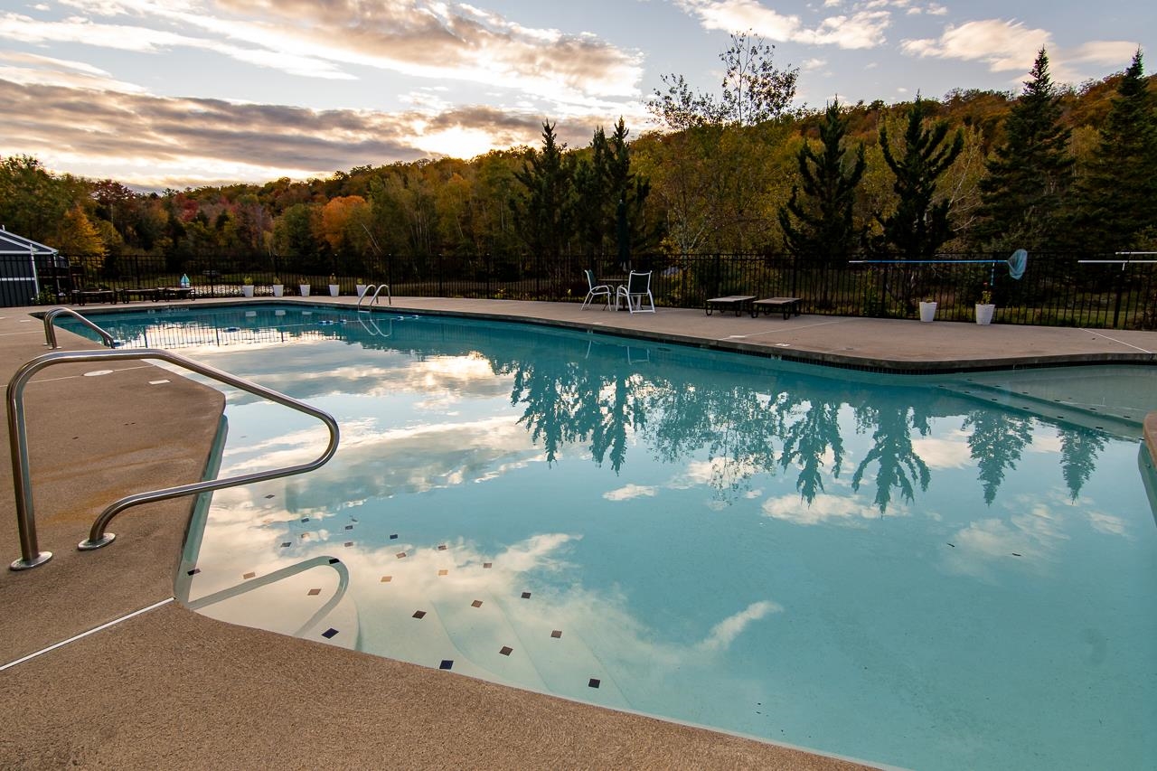 4 Twin Tip Terrace Unit: 7