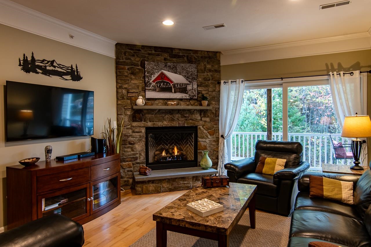 4 Twin Tip Terrace Unit: 7