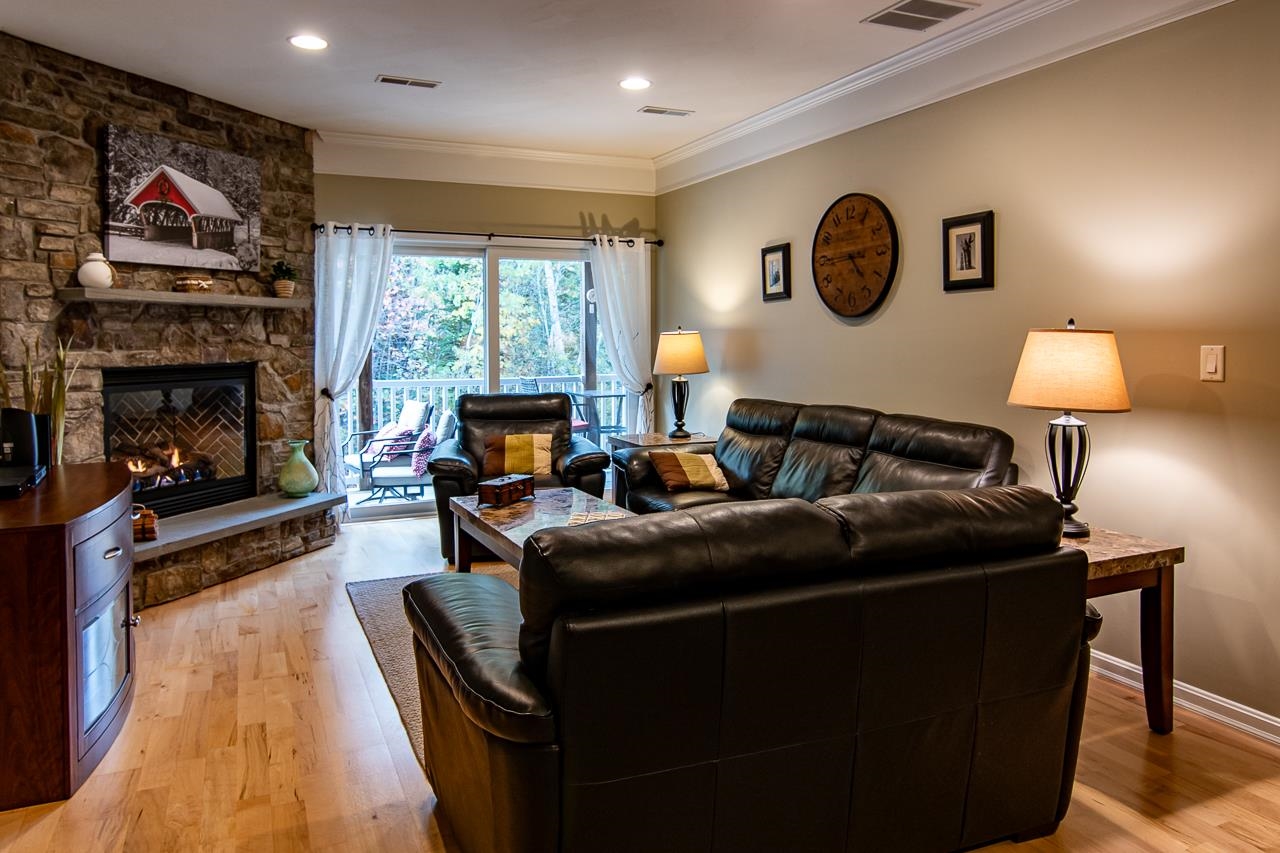 4 Twin Tip Terrace Unit: 7