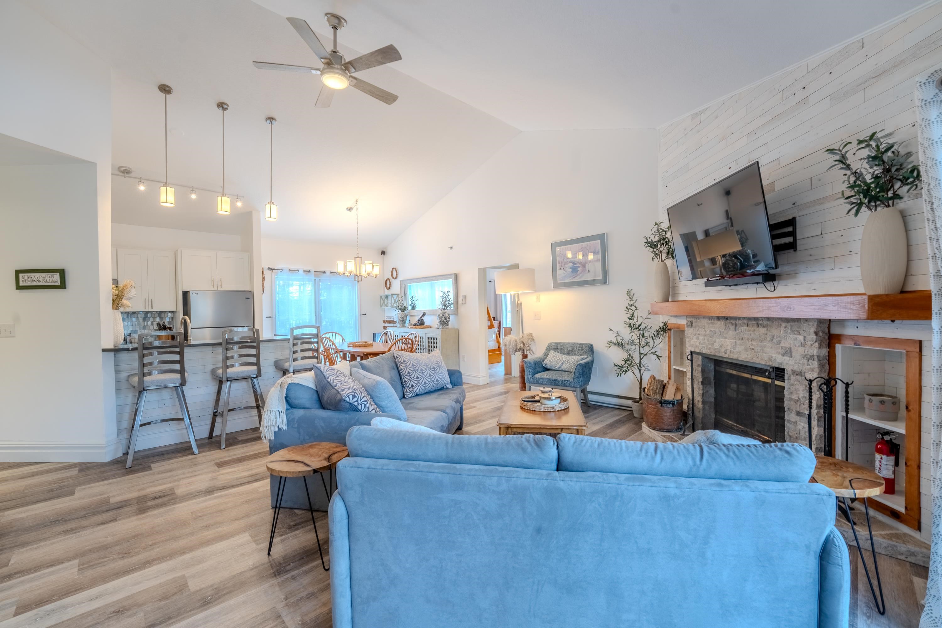 65 Riverfront Drive Unit: 216