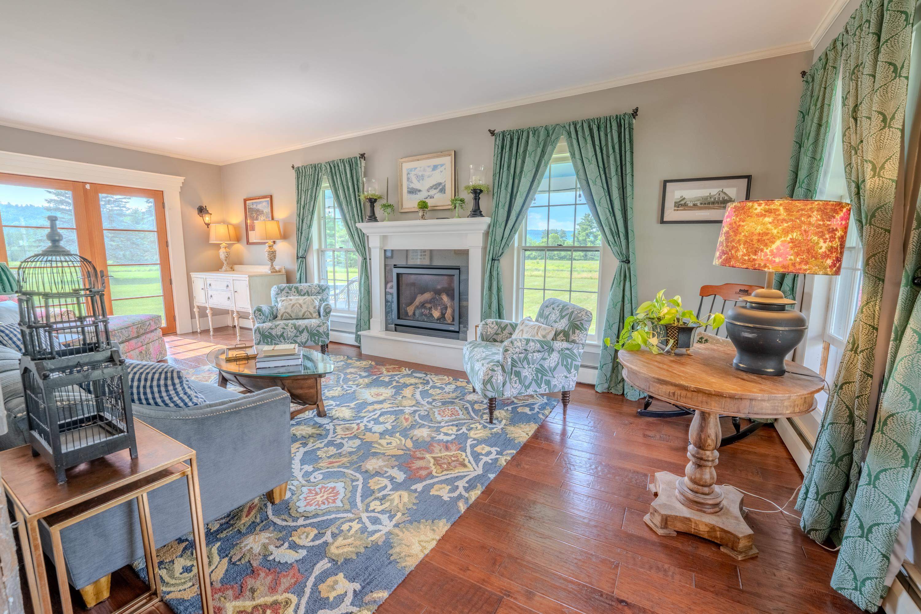 1366 Easton Road
