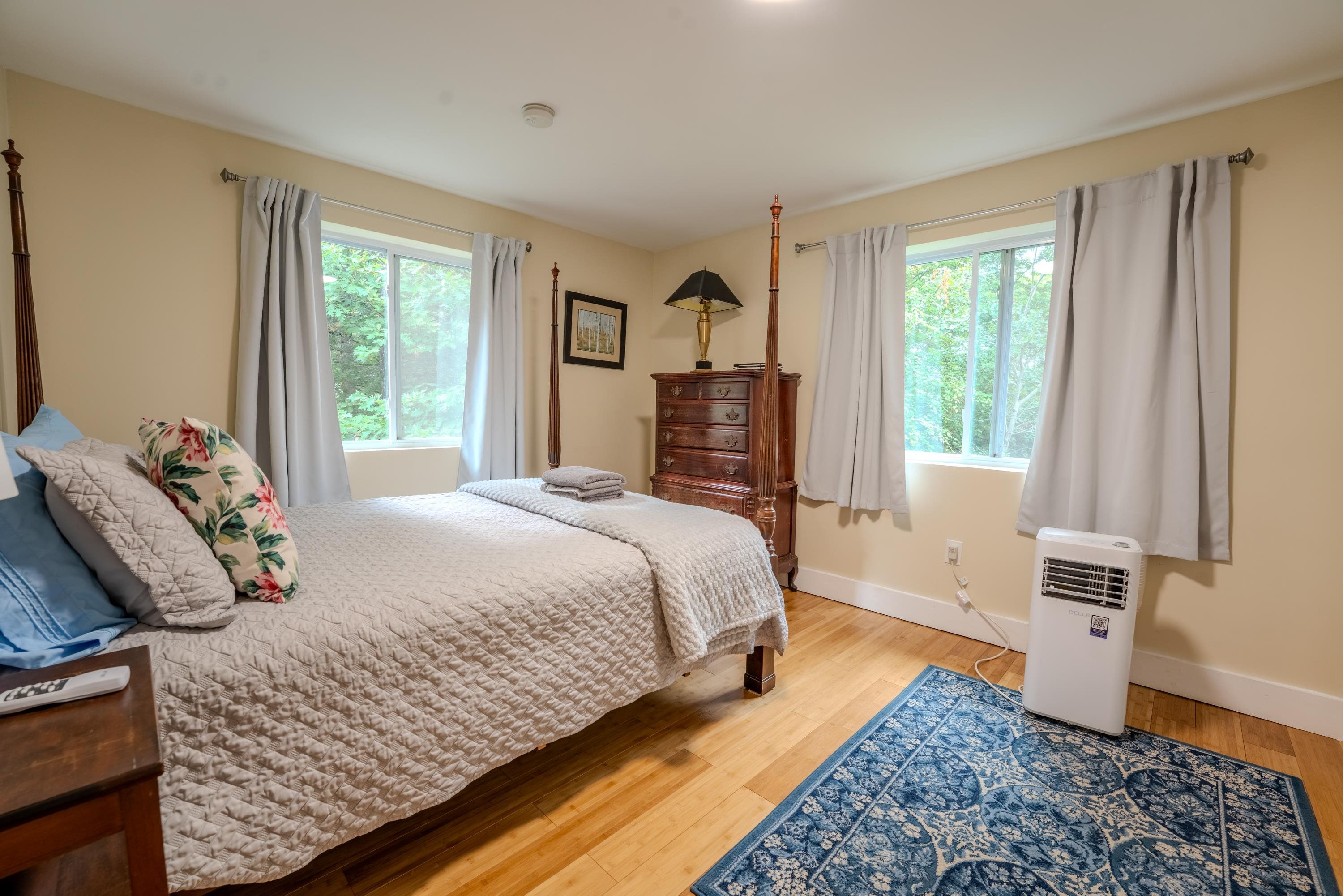 111 Holland Trail