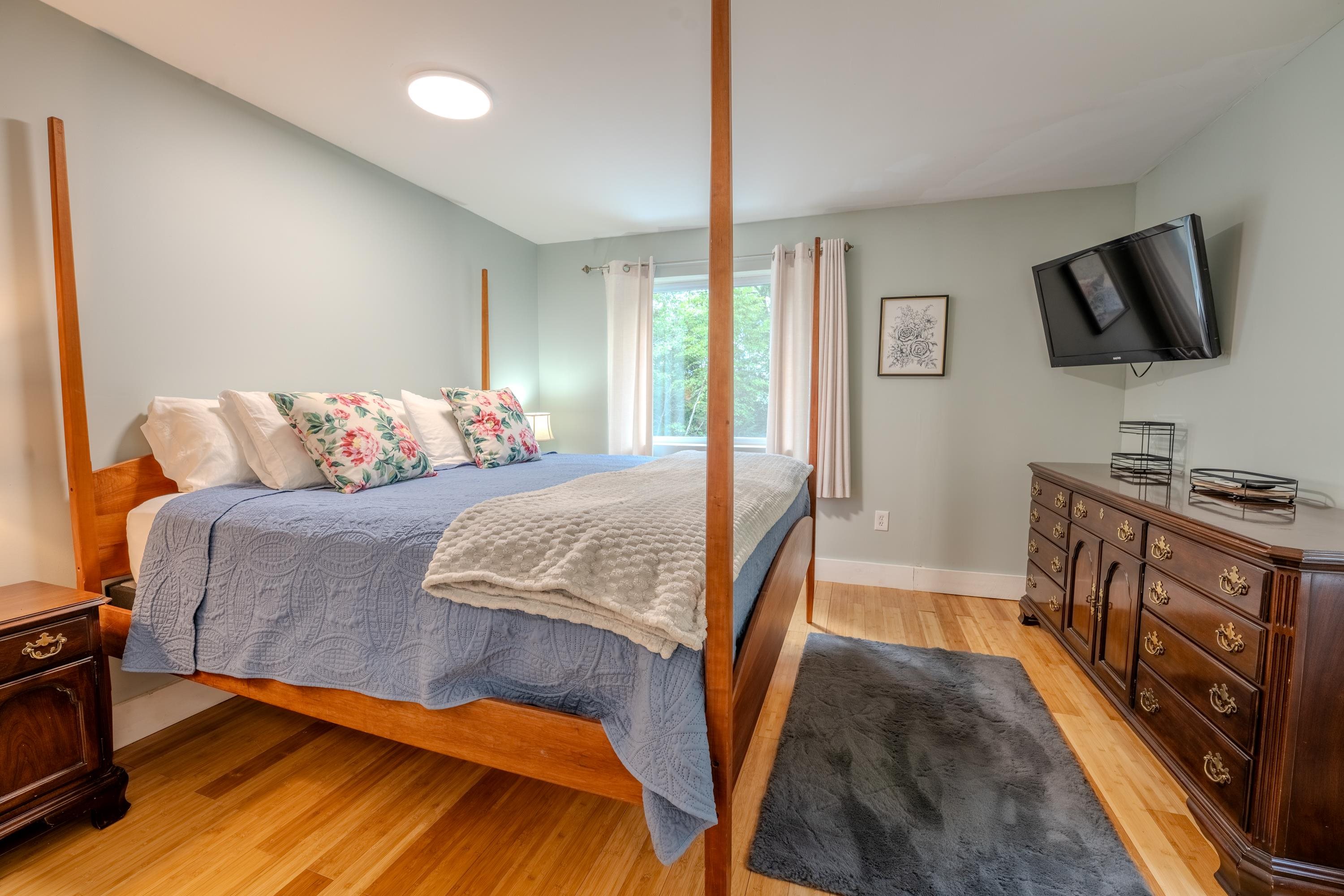 111 Holland Trail