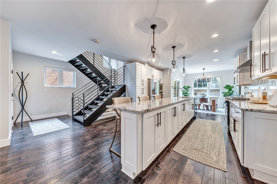 1051 North Ave