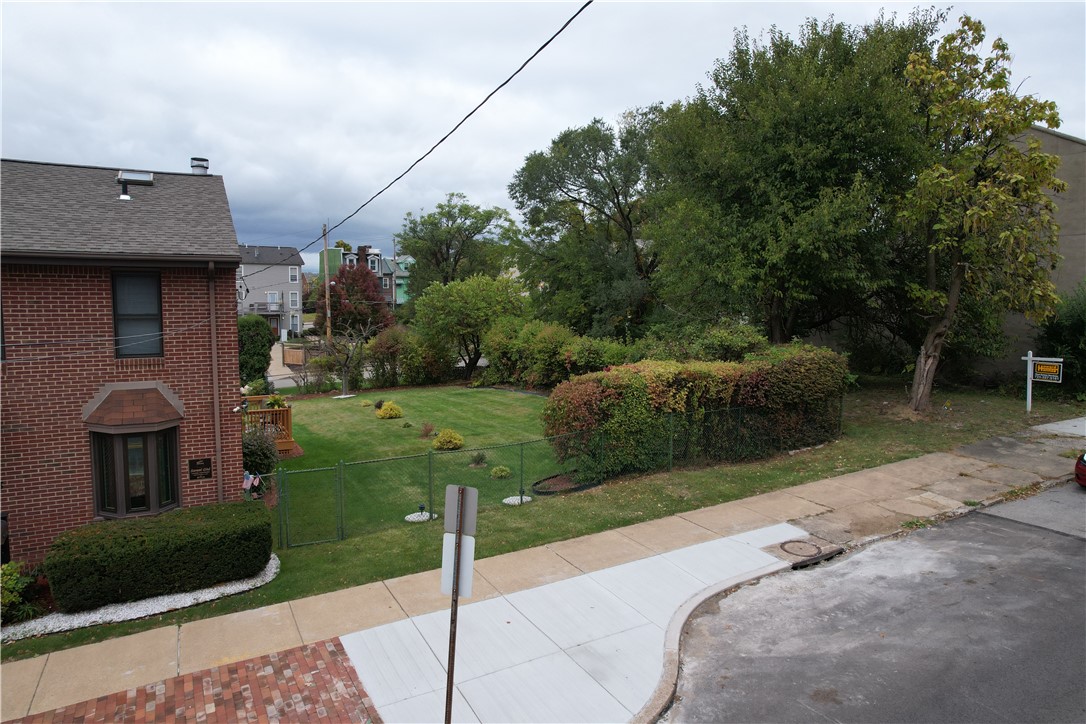 1905 Webster Ave