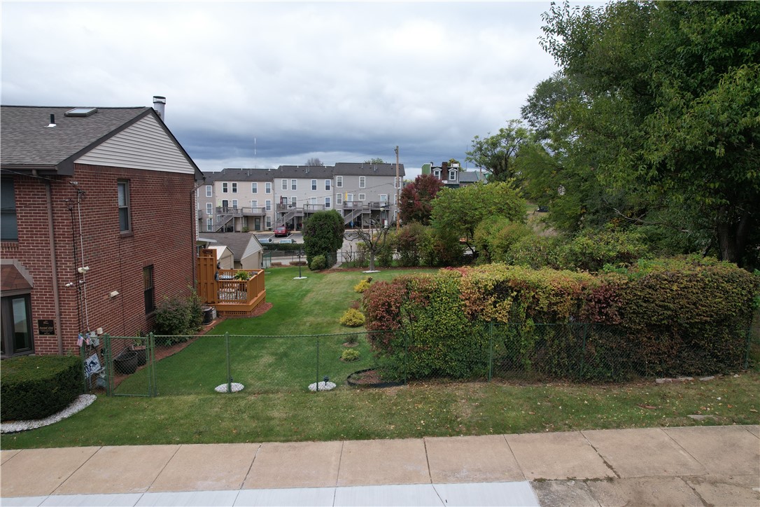 1905 Webster Ave