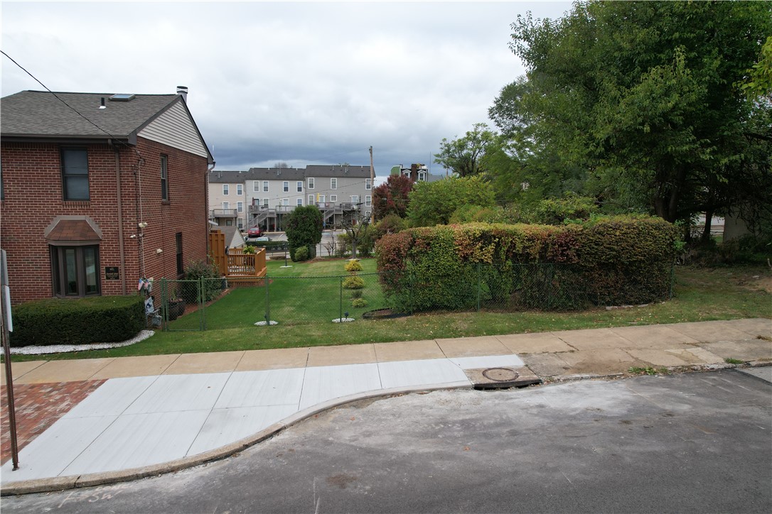1905 Webster Ave