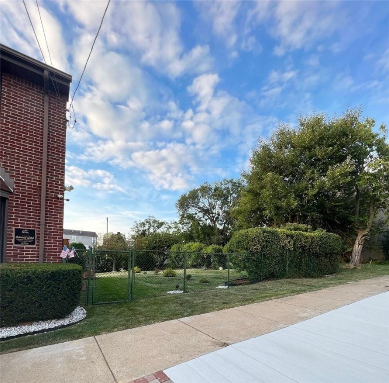 1905 Webster Ave