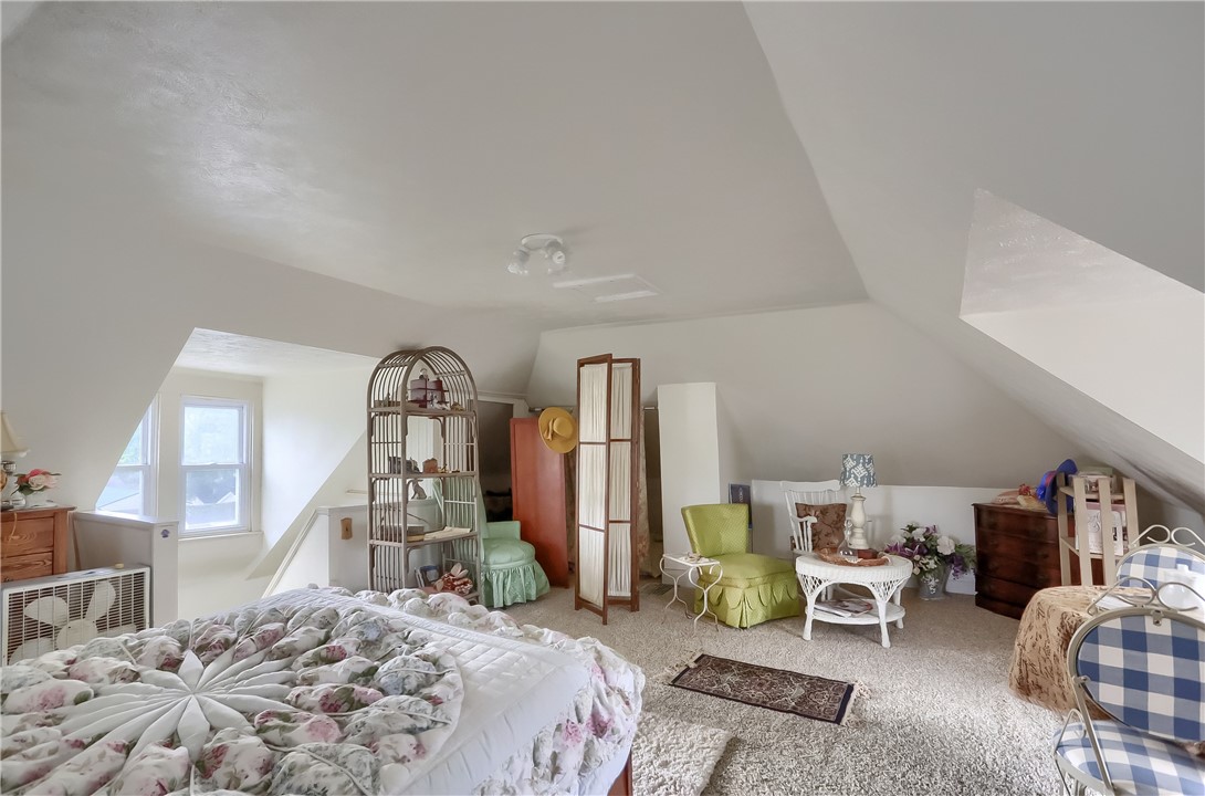 208 E Edgewood