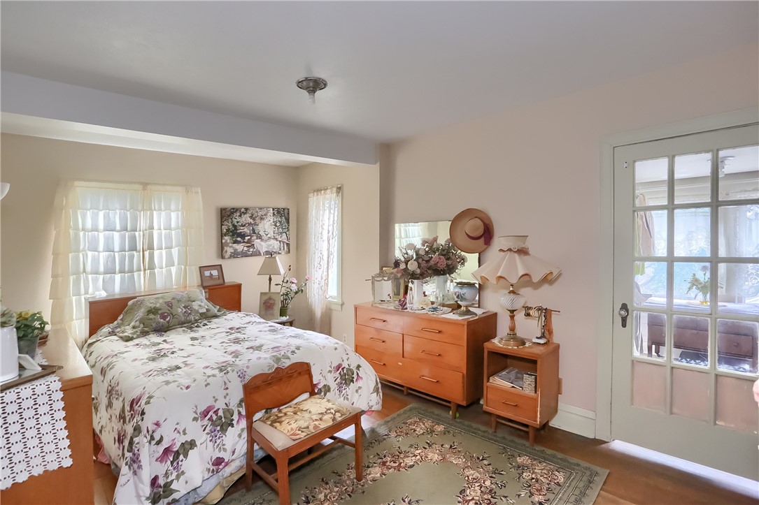 208 E Edgewood