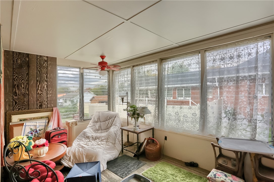 208 E Edgewood