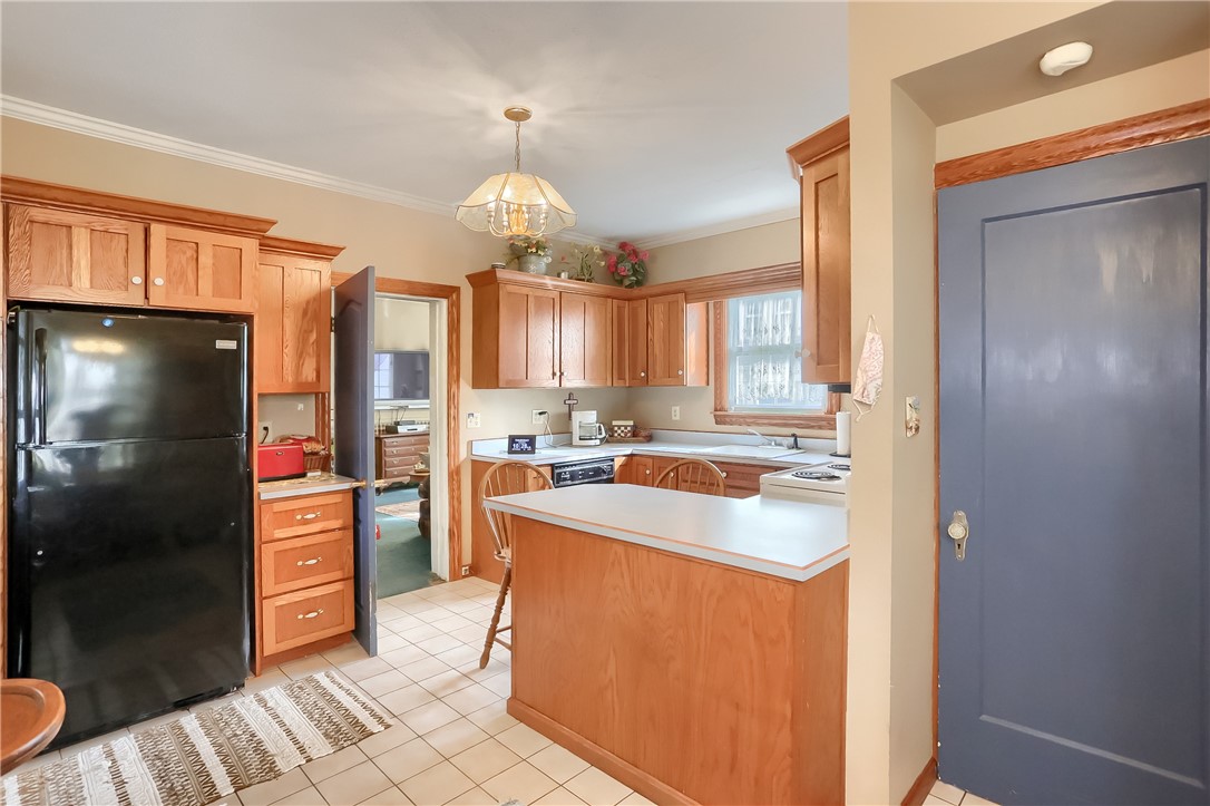 208 E Edgewood