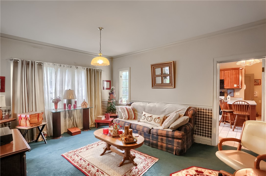 208 E Edgewood