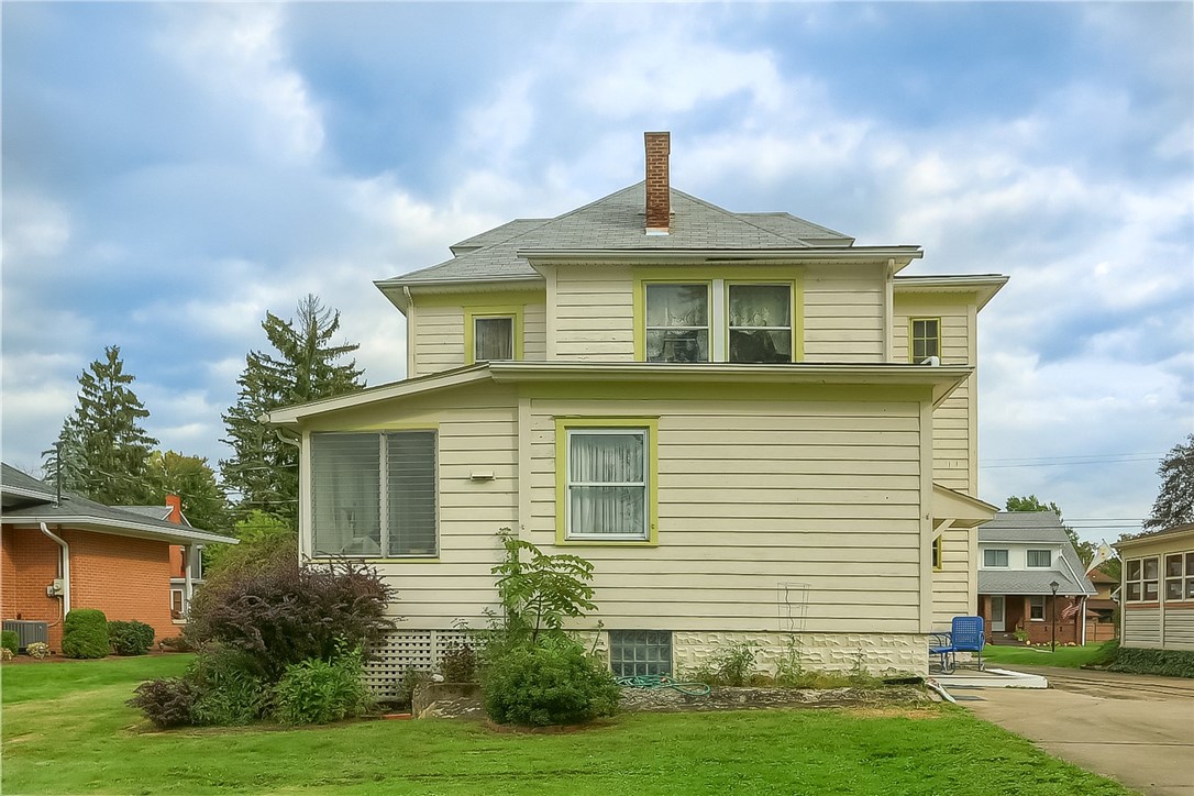 208 E Edgewood