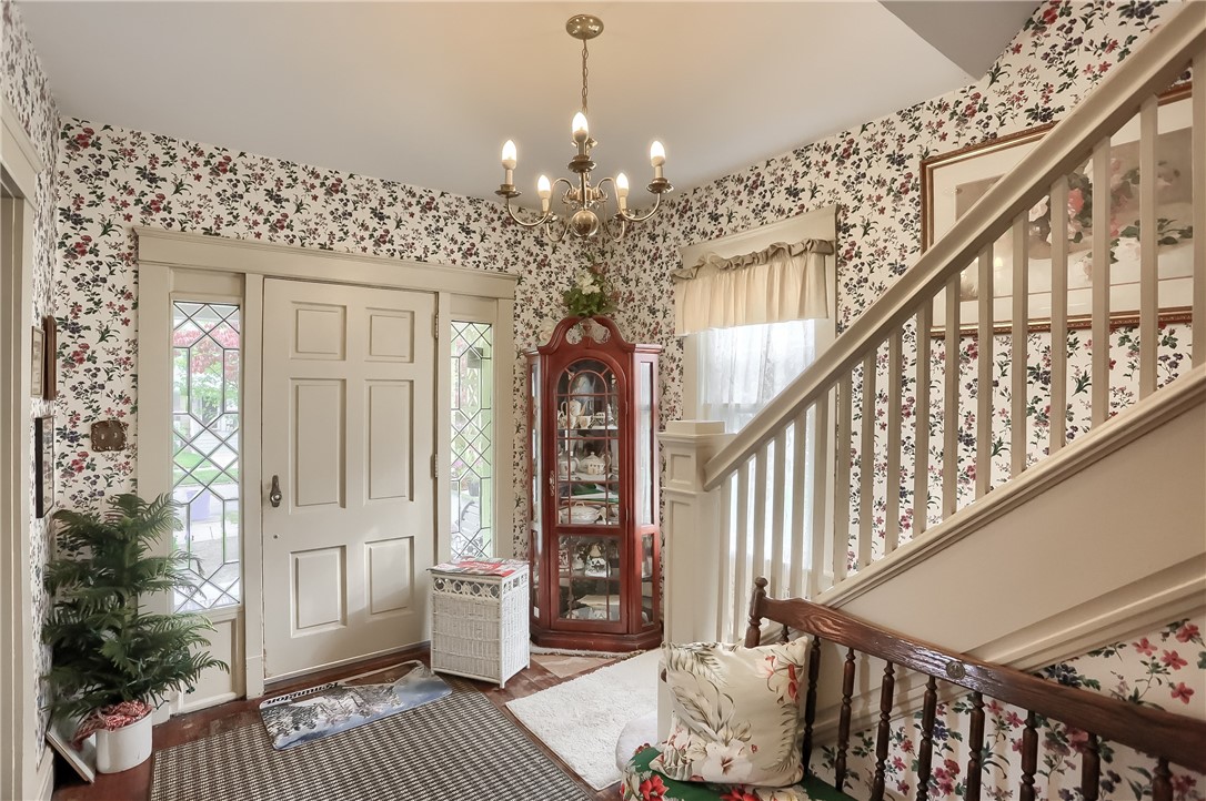 208 E Edgewood